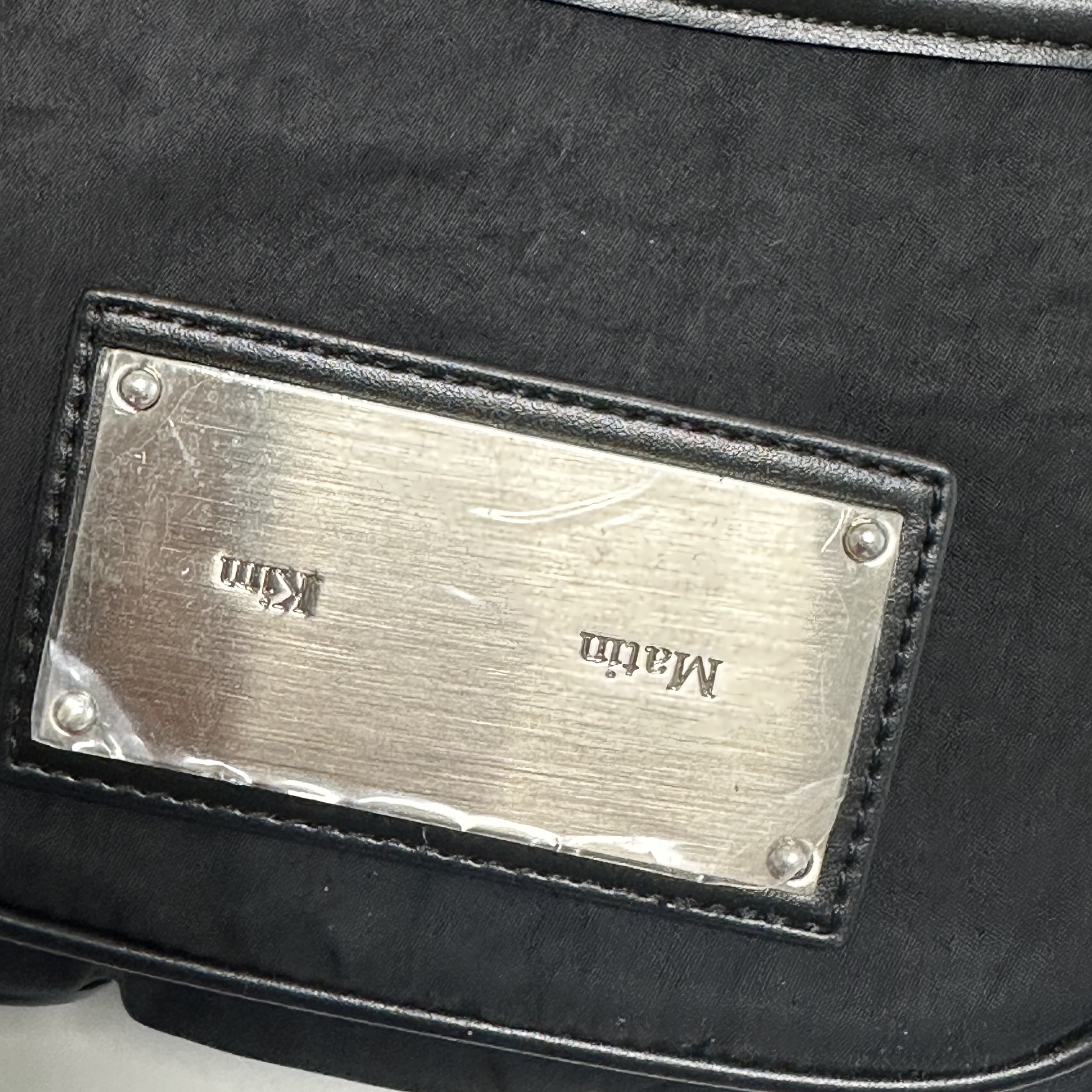 Matin Kim Madeleine Round Bag Black 착용 스타일 - 1
