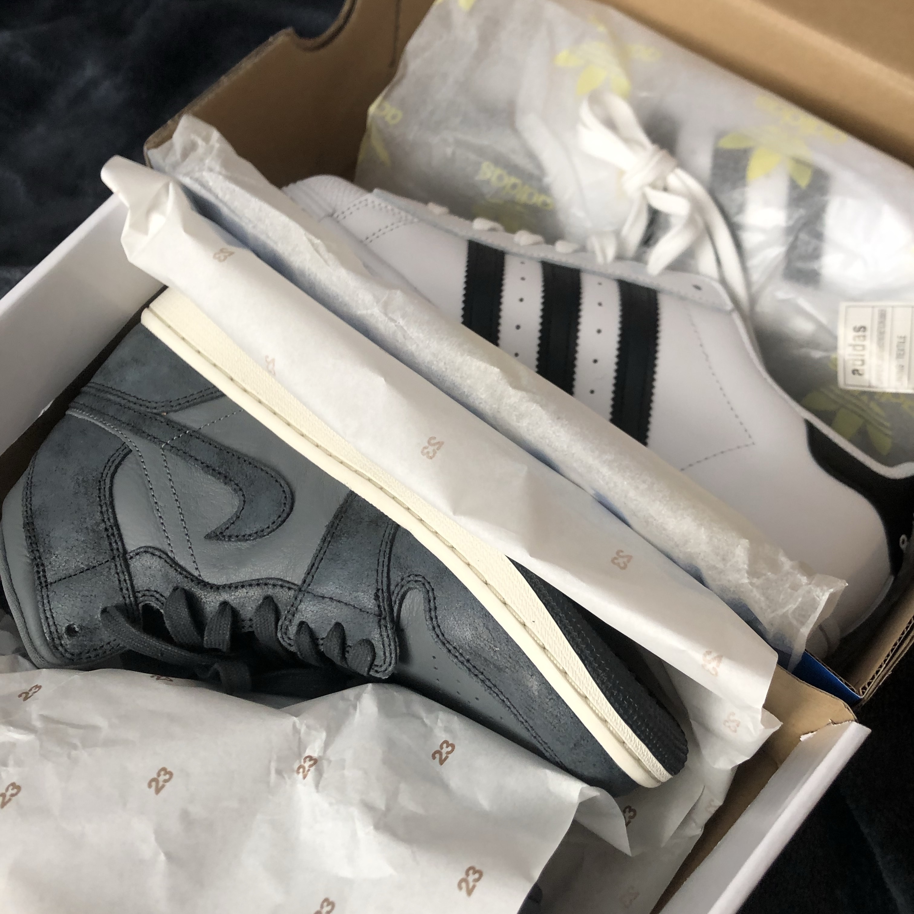 Adidas Superstar White Black 착용 스타일 - 1