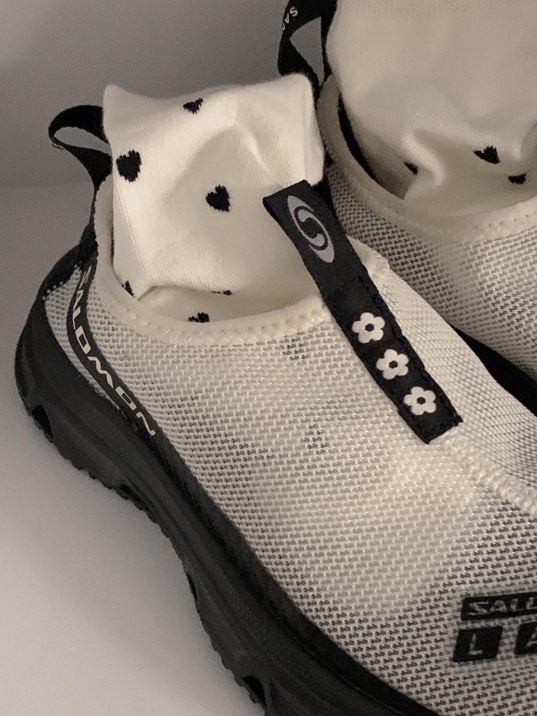 Salomon x Sandy Liang RX Moc 3.0 Black White 착용 스타일 - 5