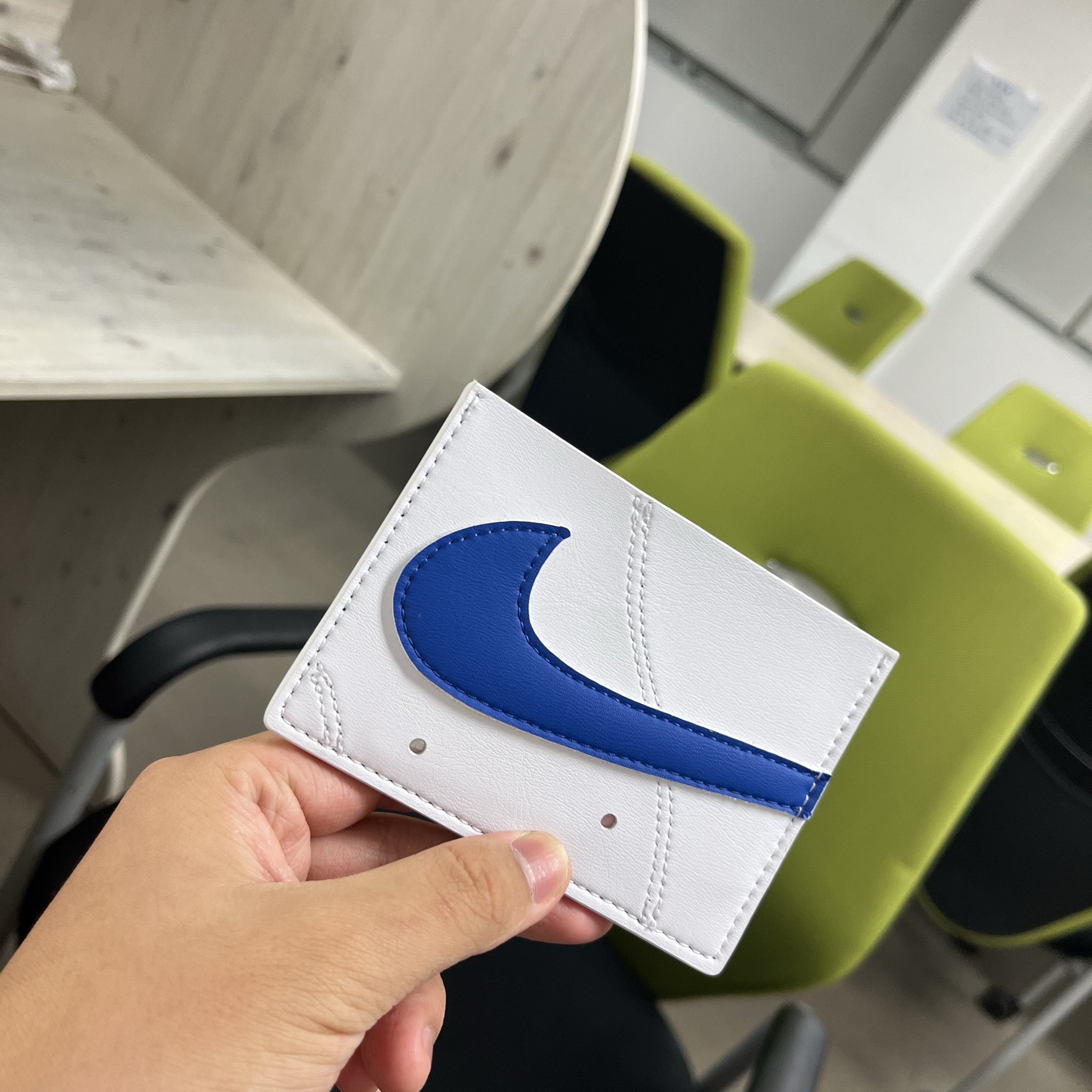Nike Icon Air Force 1 Card Wallet White 착용 스타일 - 1