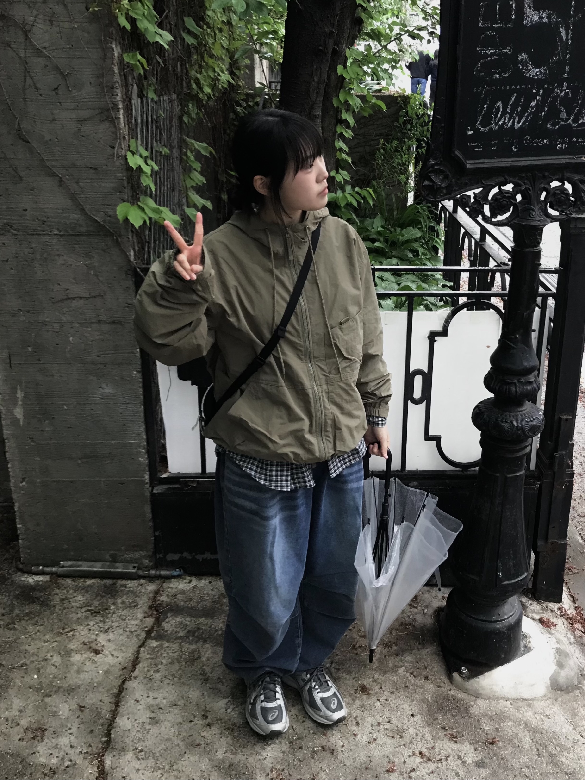 Arc'teryx Mantis 2 Waistpack Orca, Asics Jog 100 S SMU Sheet Rock Pure Silver - 2E Wide 착용 스타일 - 3