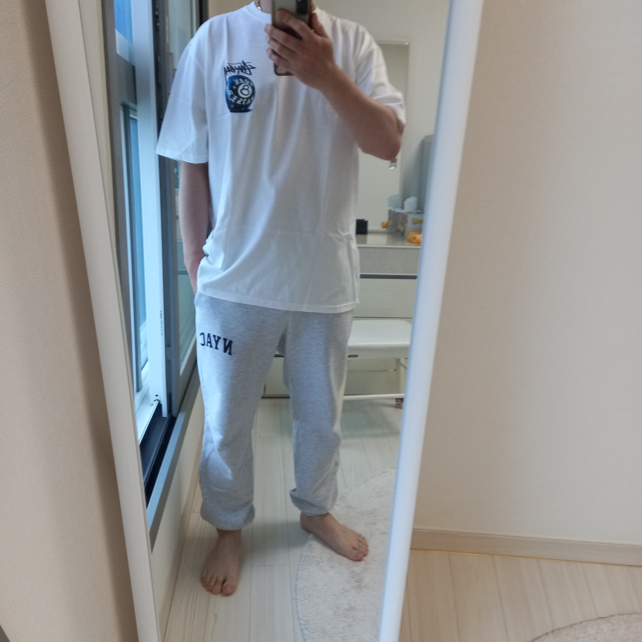 Stussy x Born X Raised 8 Ball T-Shirt White, (W) Lululemon Soft Embroidered Baller Hat Black 착용 스타일 - 2