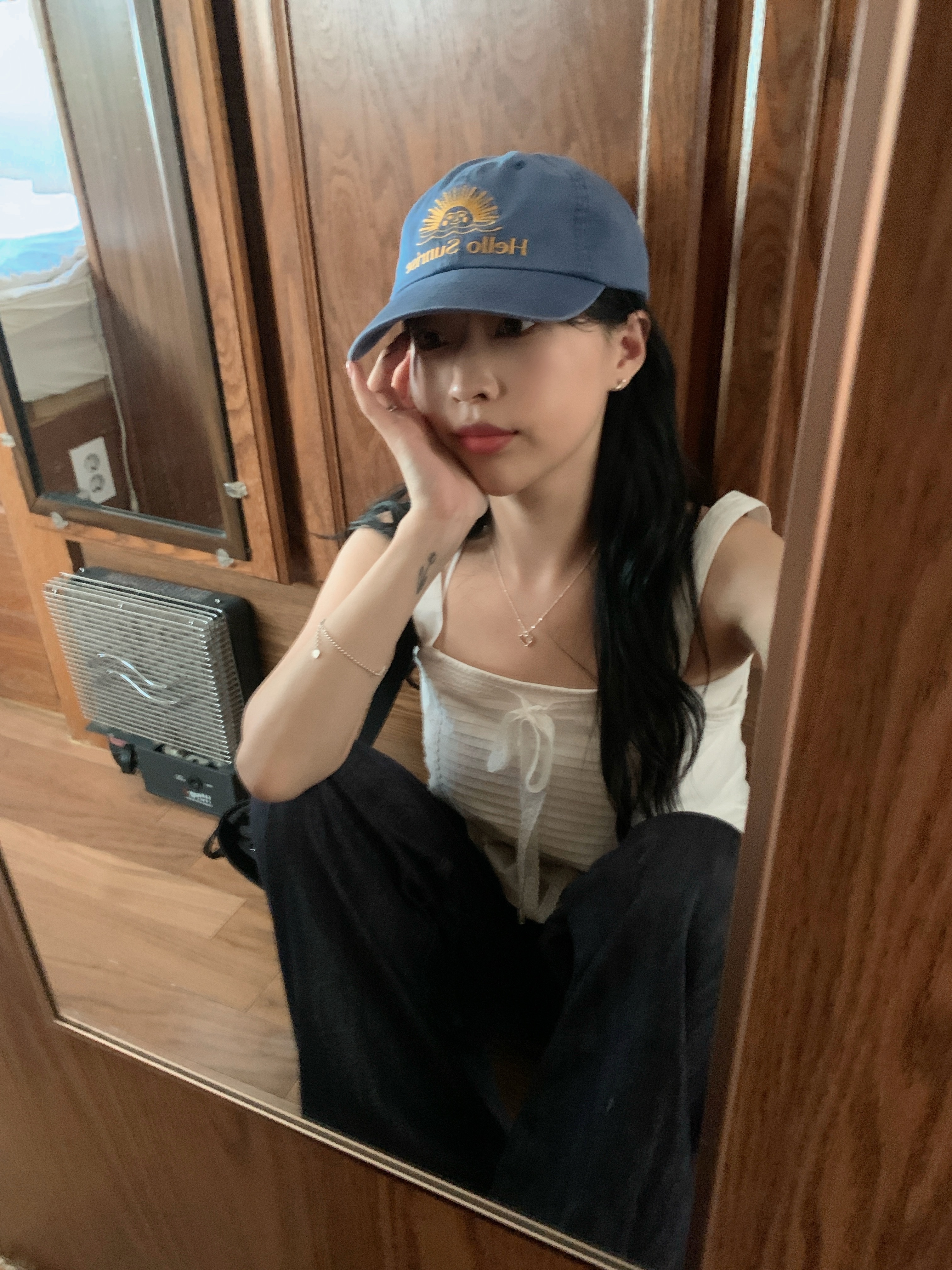 Hello Sunrise Washed OG Logo 6panel Cap Ocean Blue, Hello Sunrise Washed OG Logo 6panel Cap Gray 착용 스타일 - 1