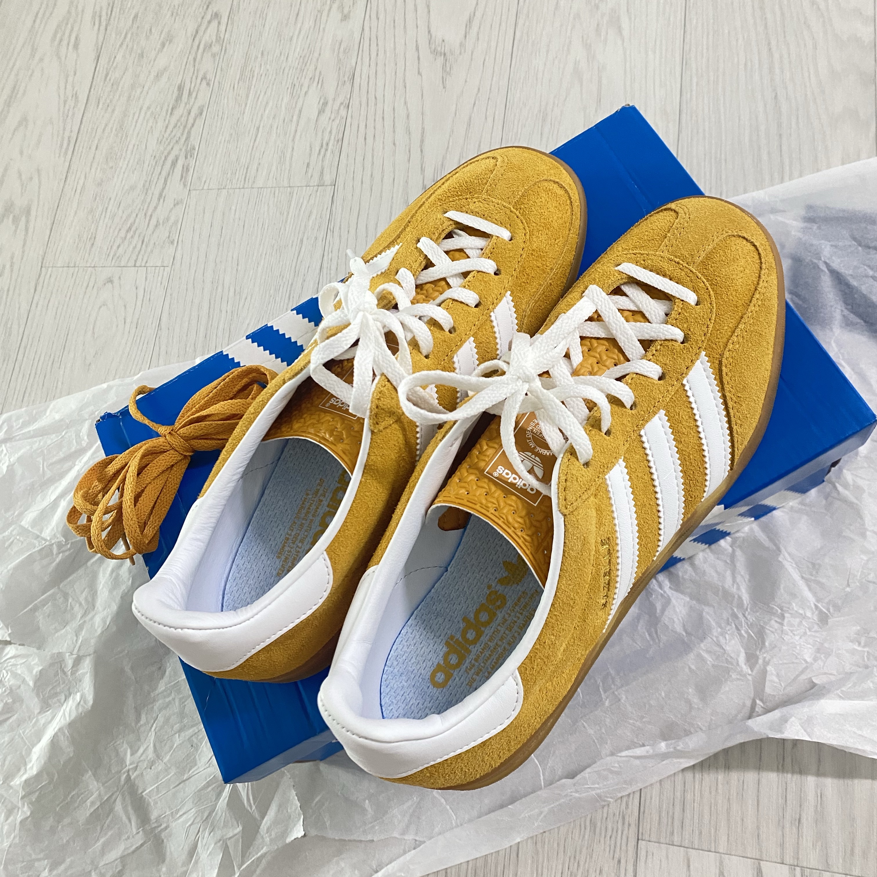 (W) Adidas Gazelle Indoor Orange Peel Cloud White 착용 스타일 - 1