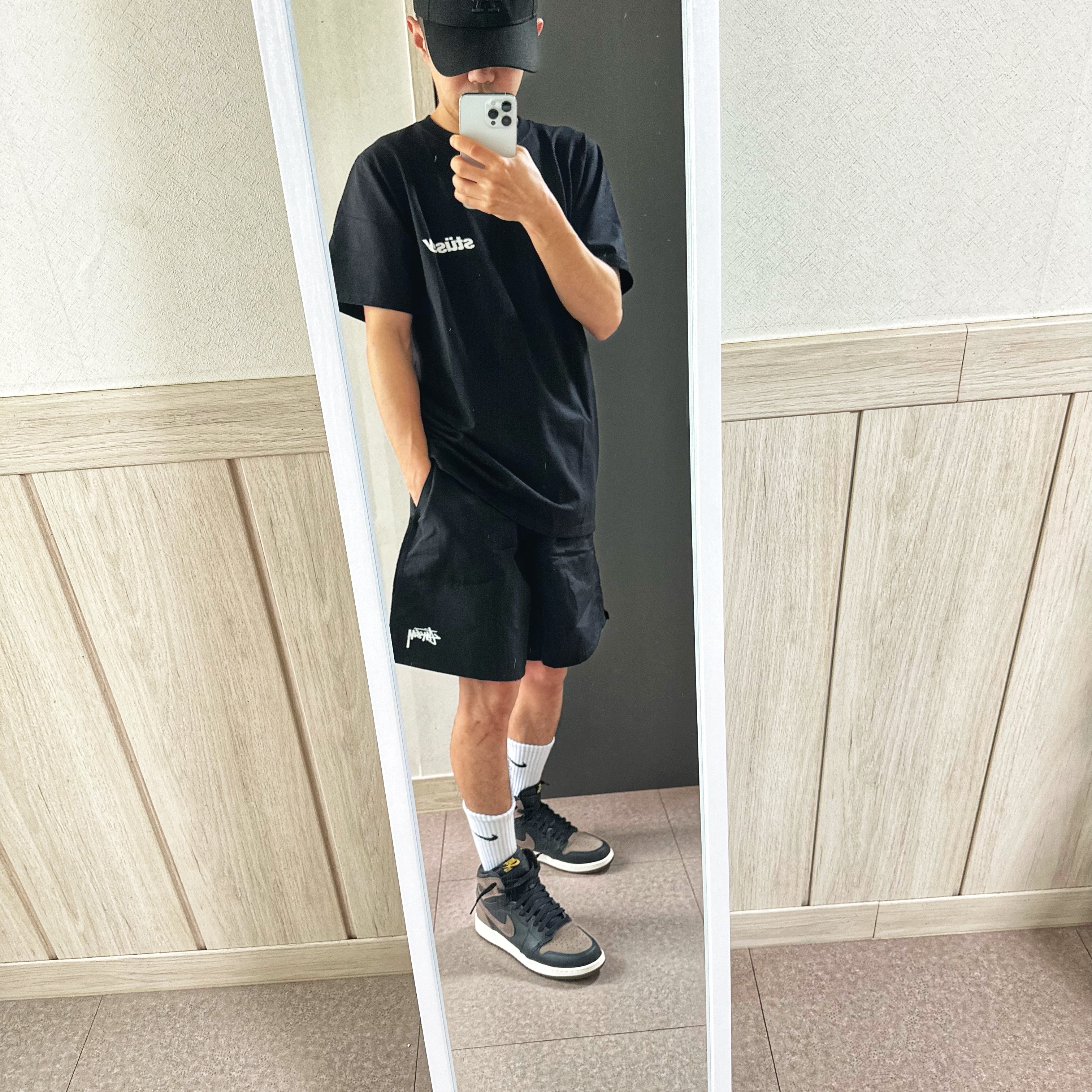 Jordan 1 Retro High OG Palomino, Stussy Stock Water Shorts Black 착용 스타일