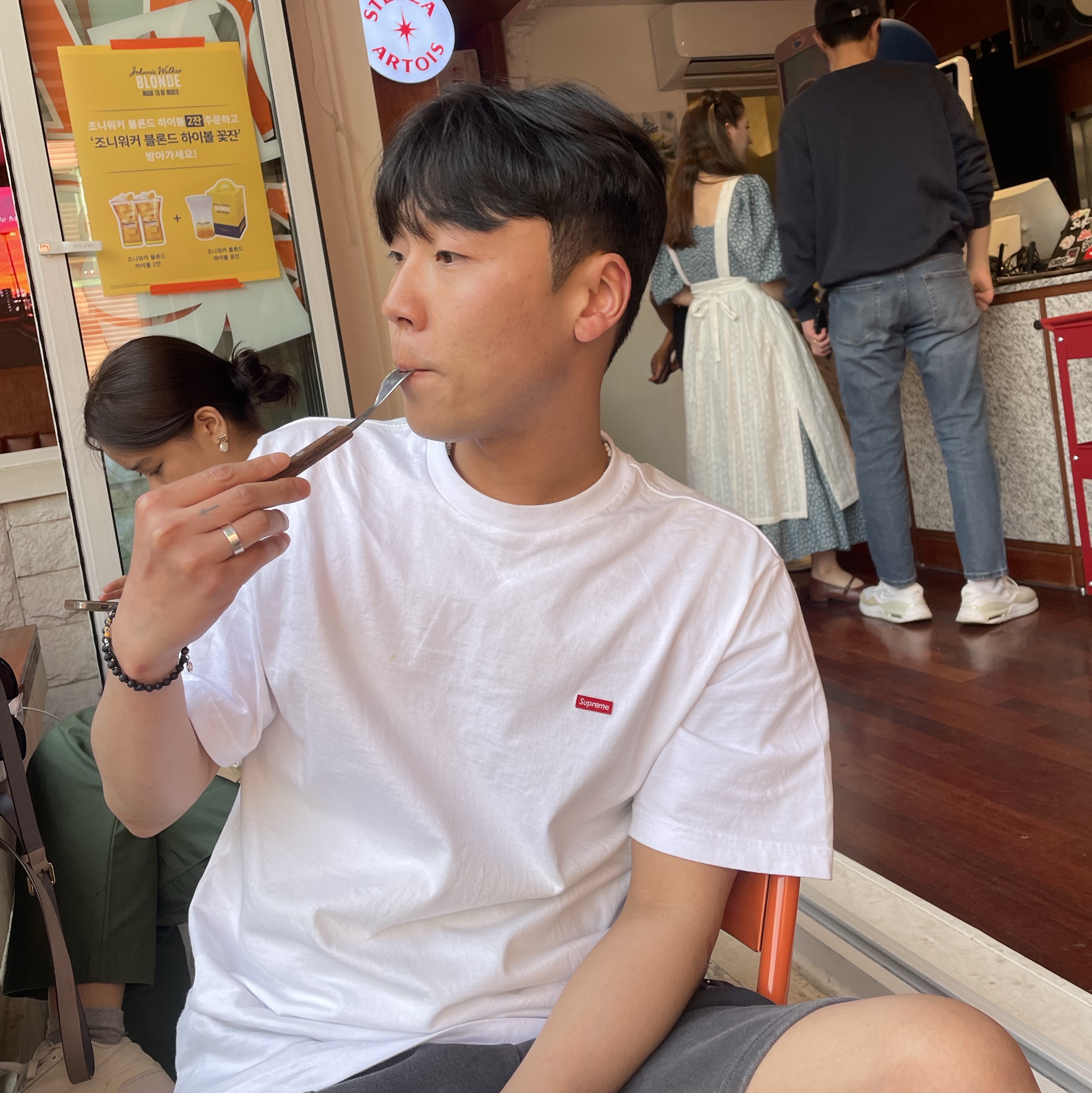 Supreme Box Logo T-Shirt White - 23FW, Supreme Small Box T-Shirt White - 24SS 착용 스타일 - 3