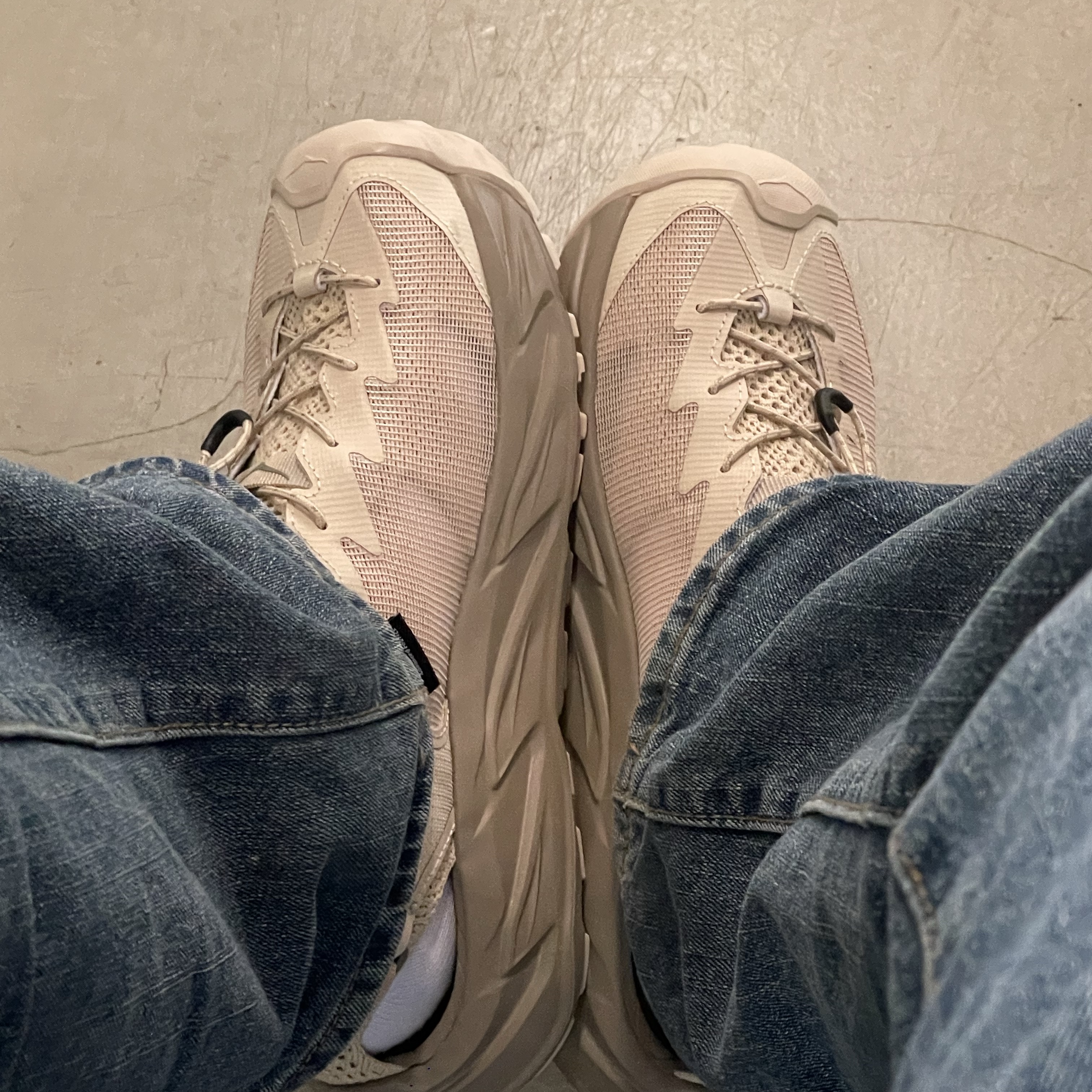 Hoka Hopara 2 Shifting Sand 착용 스타일