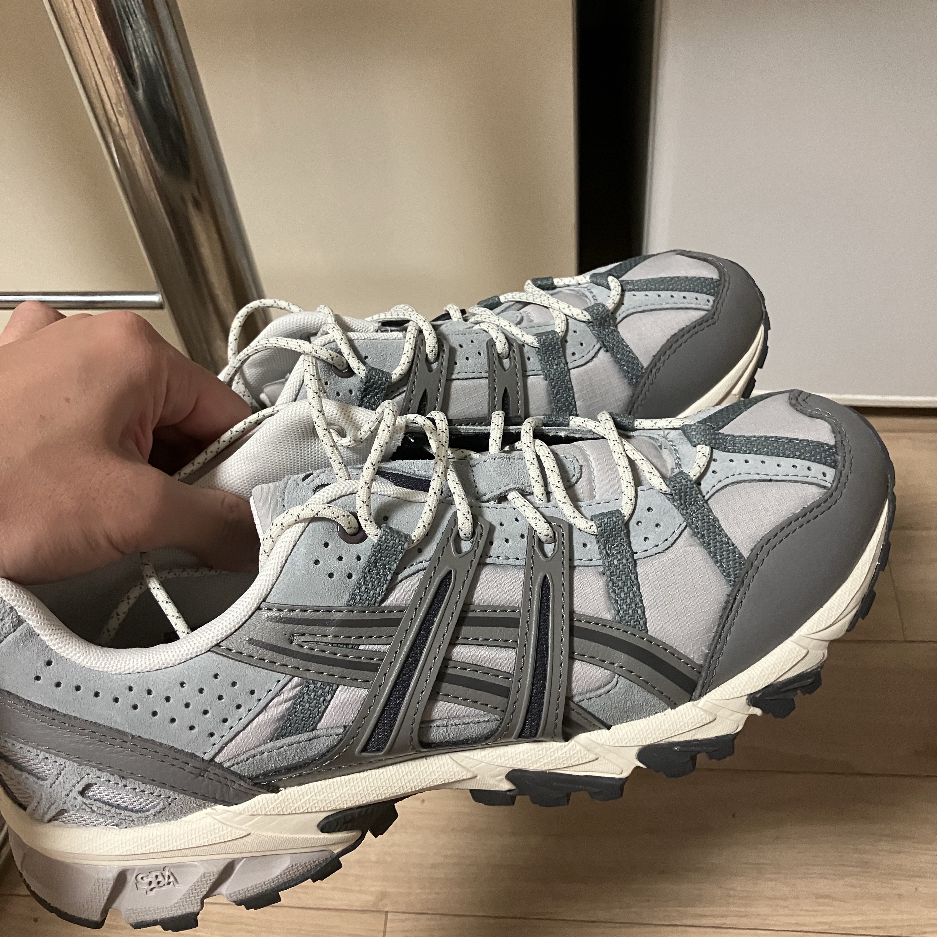 Asics Gel-Sonoma 15-50 Oyster Grey Clay Grey 착용 스타일