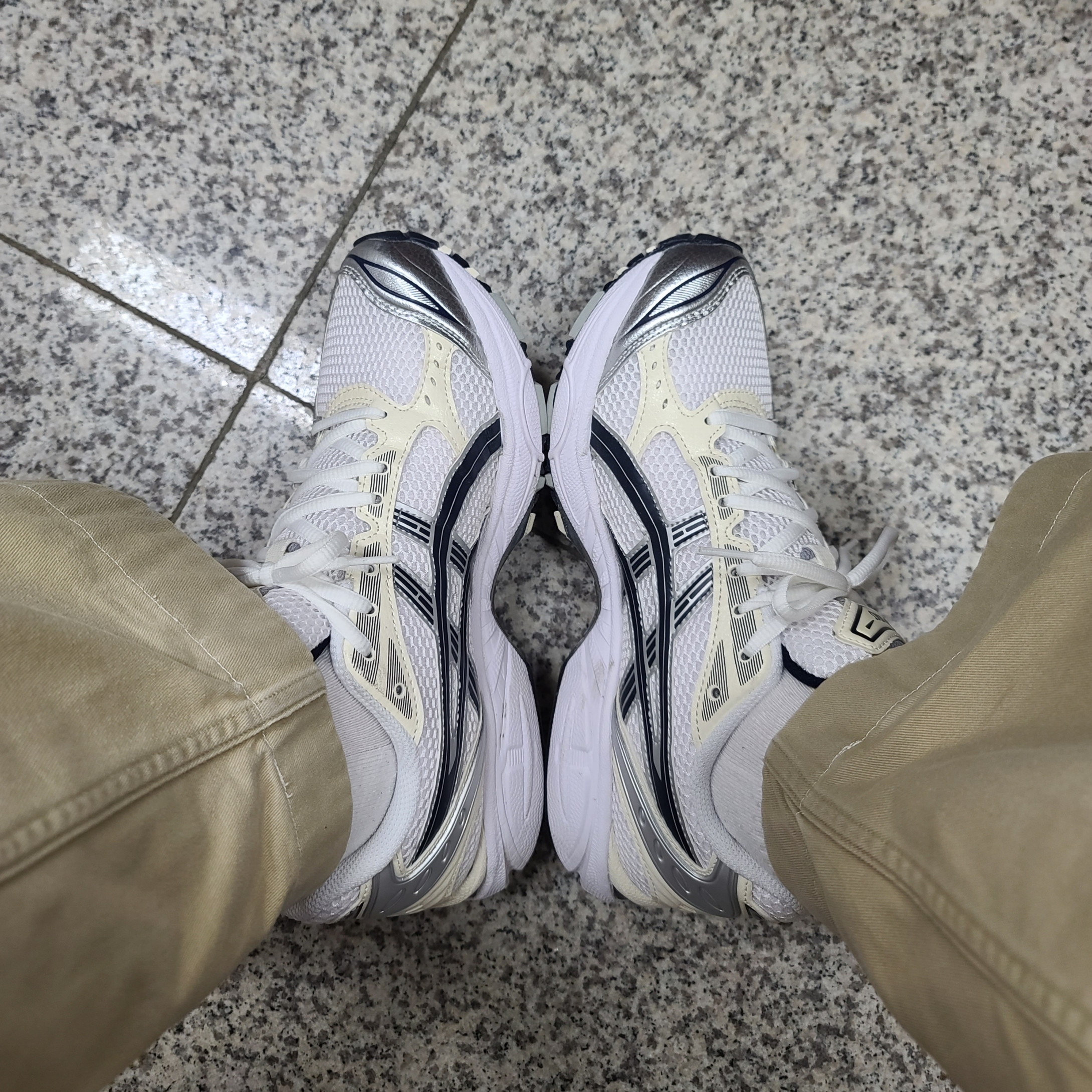 (W) Asics Gel-Kayano 14 White Midnight 착용 스타일