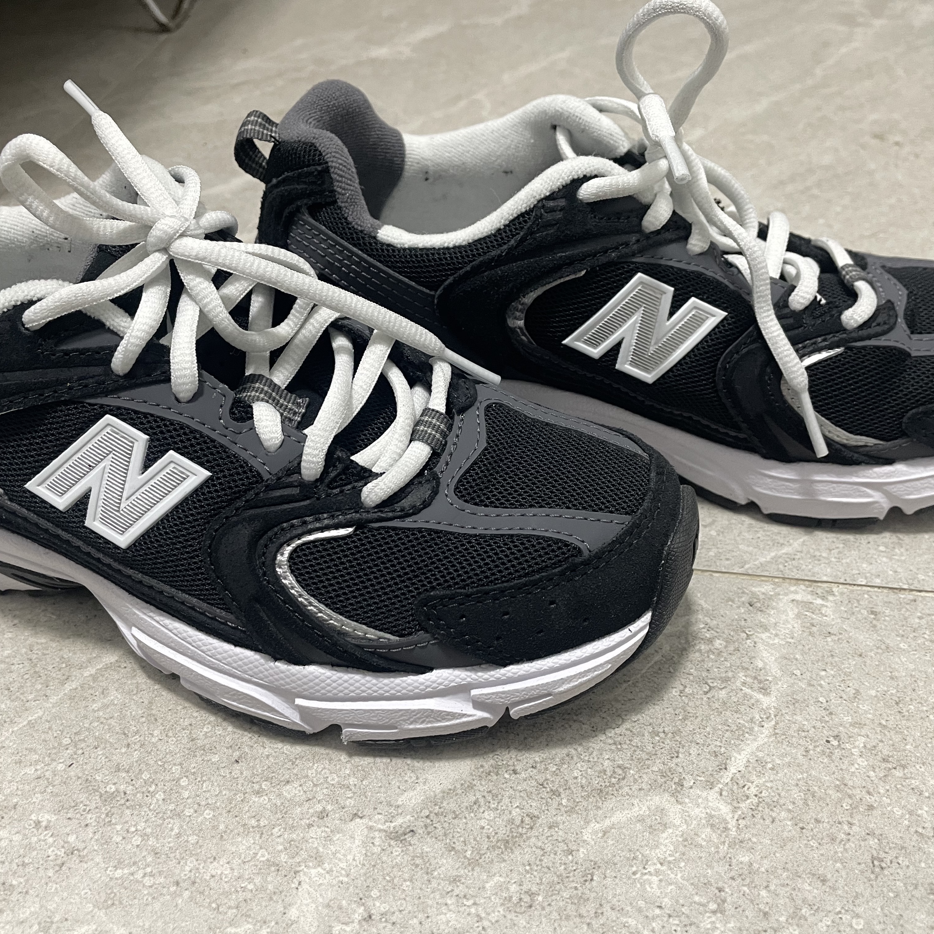 New Balance 530 Classic Black 착용 스타일