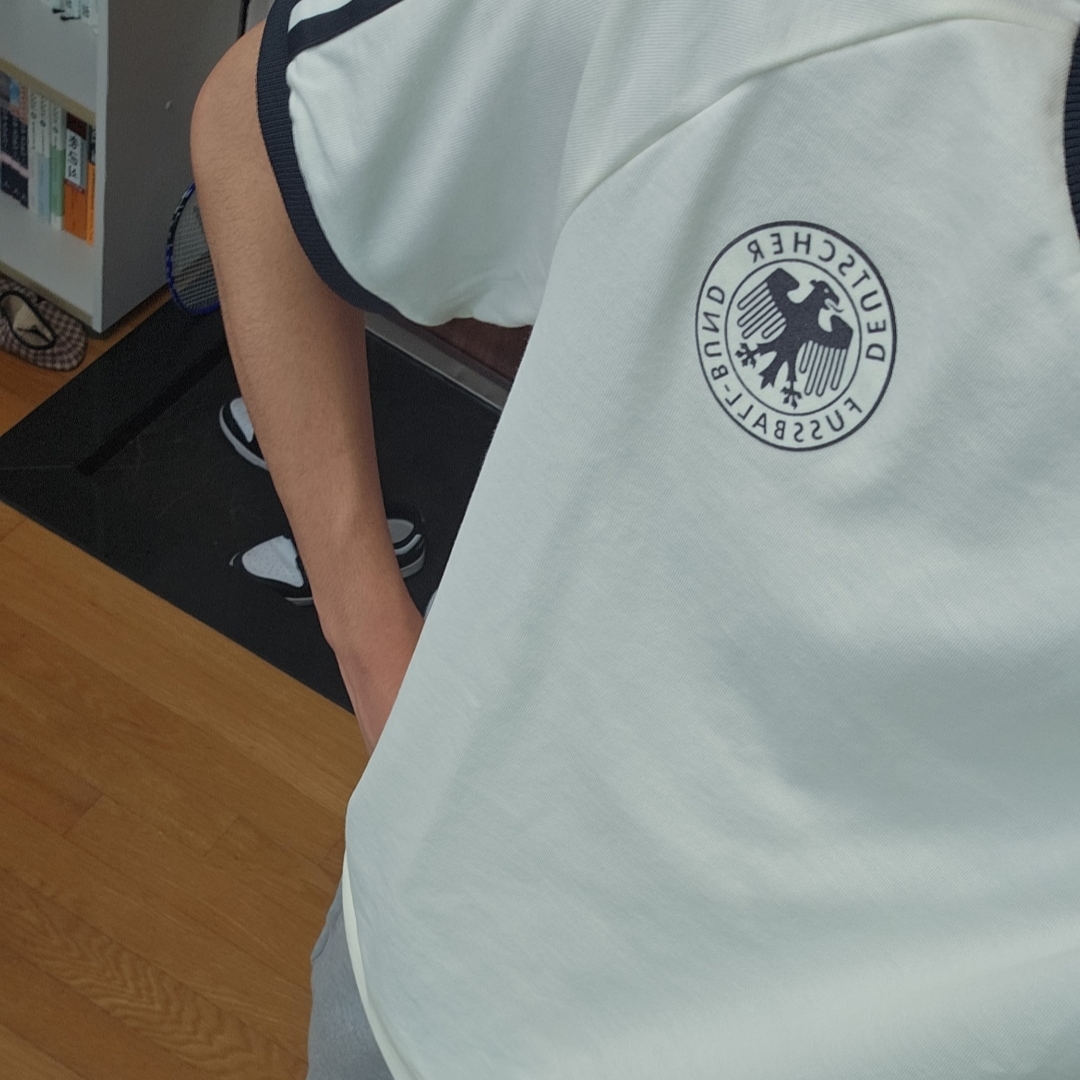 Adidas German Adicolor Classic 3-Stripes T-Shirt Off White - KR Sizing 착용 스타일