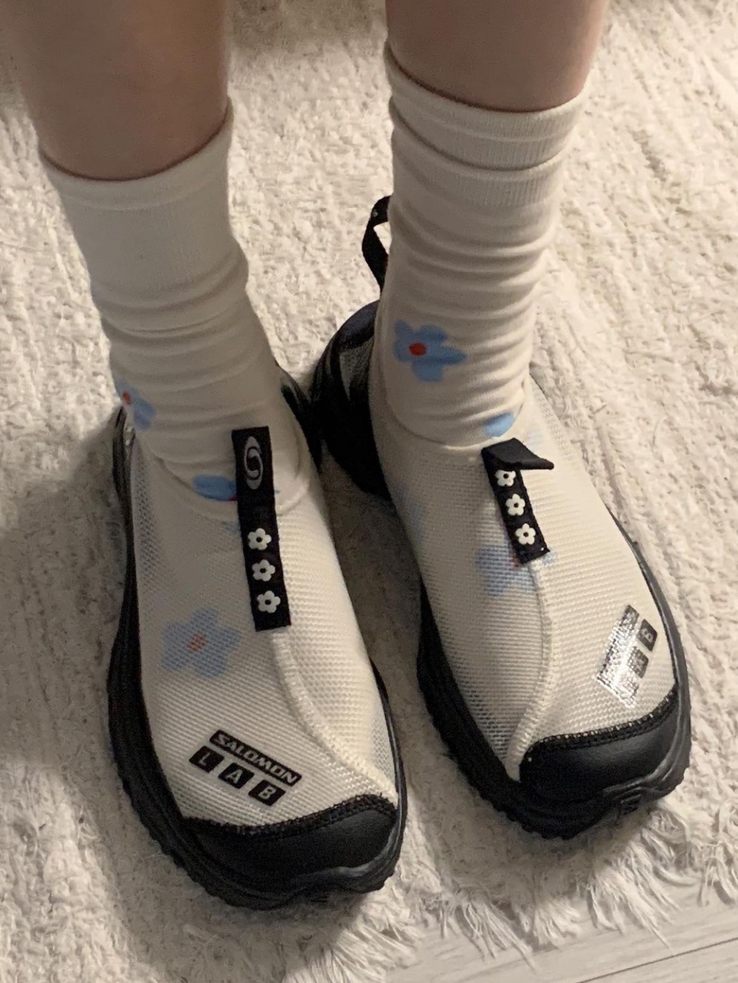 Salomon x Sandy Liang RX Moc 3.0 Black White 착용 스타일 - 3