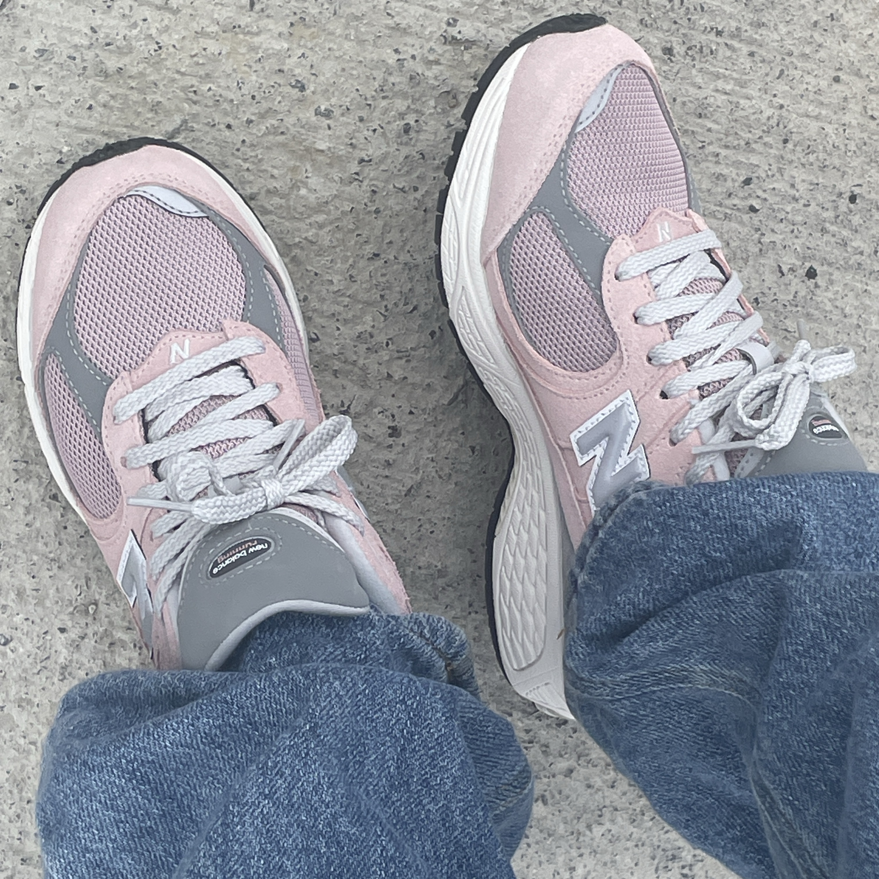 New Balance 2002R Orb Pink 착용 스타일