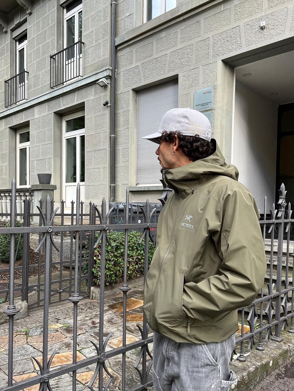 Arc'teryx Beta Jacket Forage, Stussy Wave Dye Beach Shell Jacket Bone 착용 스타일 - 2