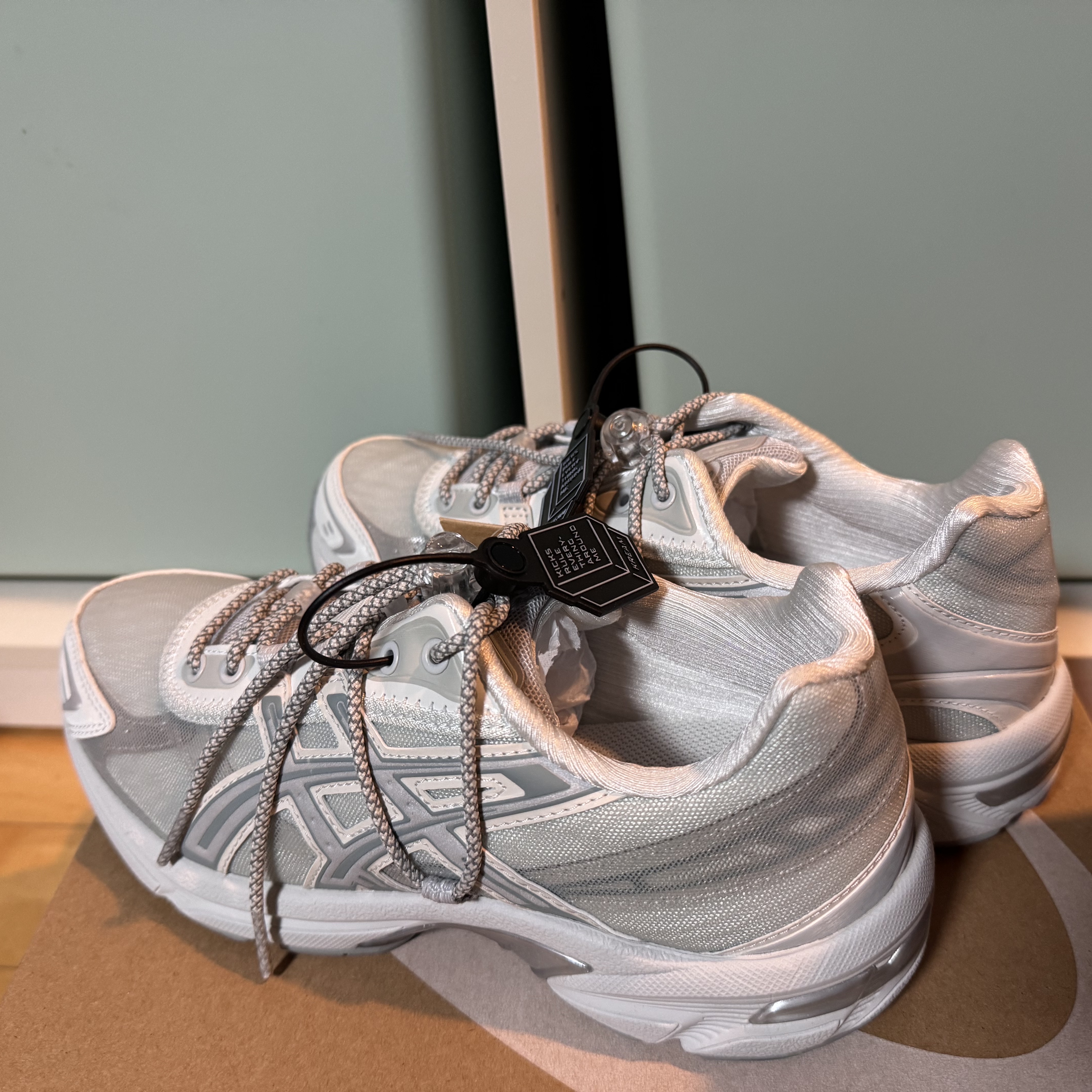 Asics x Atmos x Ojos Gel-1130 RE Glacier Grey Pure Silver 착용 스타일