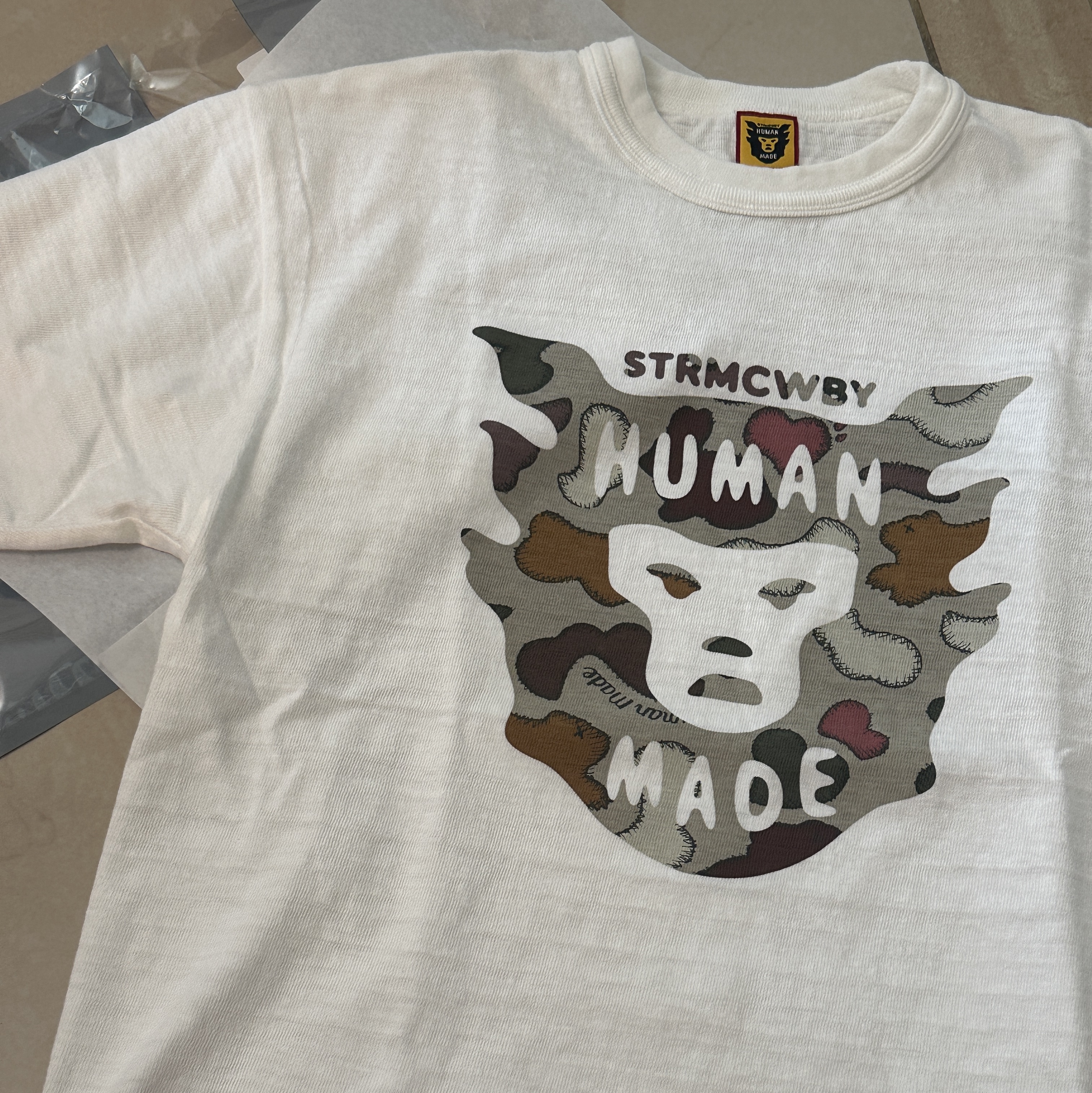 Human Made x Kaws Graphic T-Shirt #2 White 착용 스타일 - 3