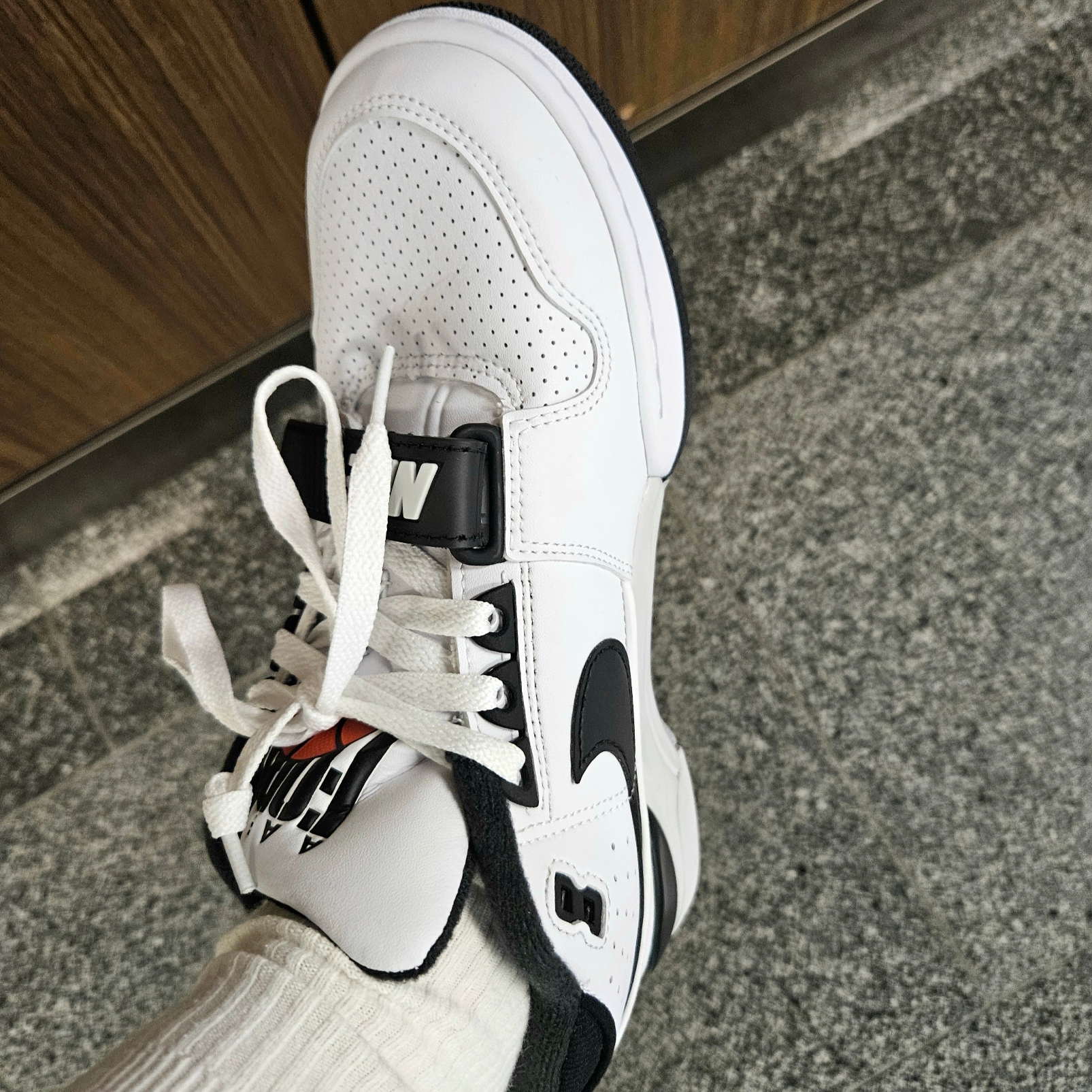 Nike x Billie Eilish Air Alpha Force 88 Black and White 착용 스타일