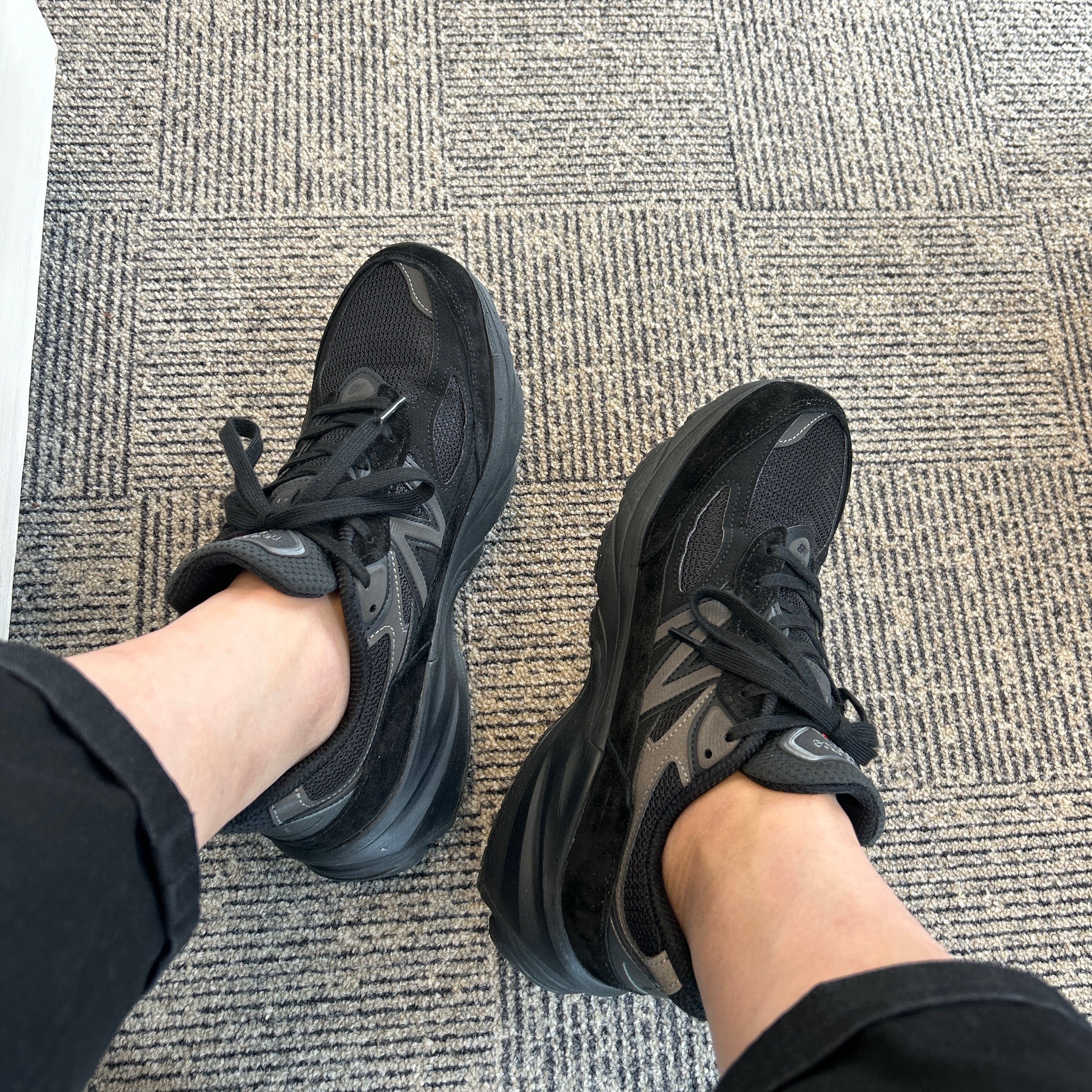 New Balance 990v6 Made in USA Triple Black - D Standard 착용 스타일