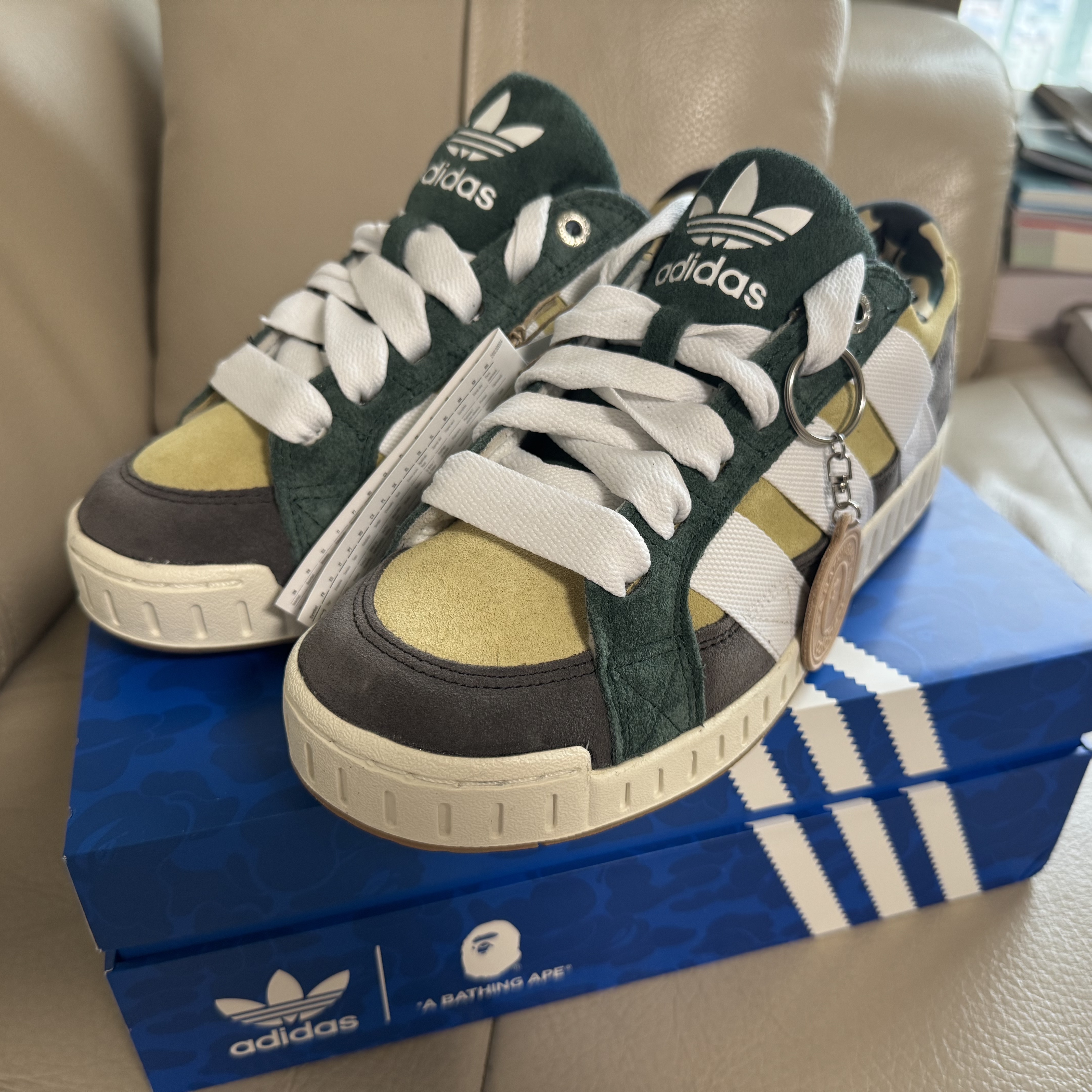 Adidas X BAPE Lawsuit Sand Cloud White 착용 스타일 - 4