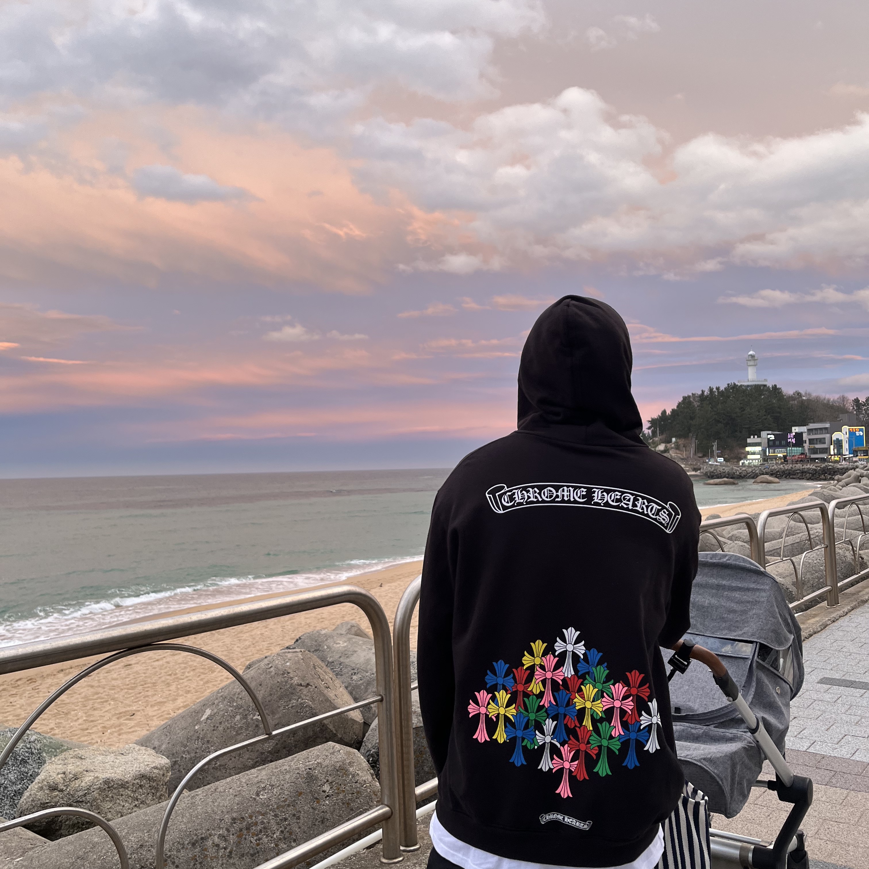 Chrome Hearts Multi Color Cross Fleece Zip-Up Hoodie Black, Maison Mihara Yasuhiro Blakey OG Sole Canvas Low-top Sneakers Black 착용 스타일 - 4