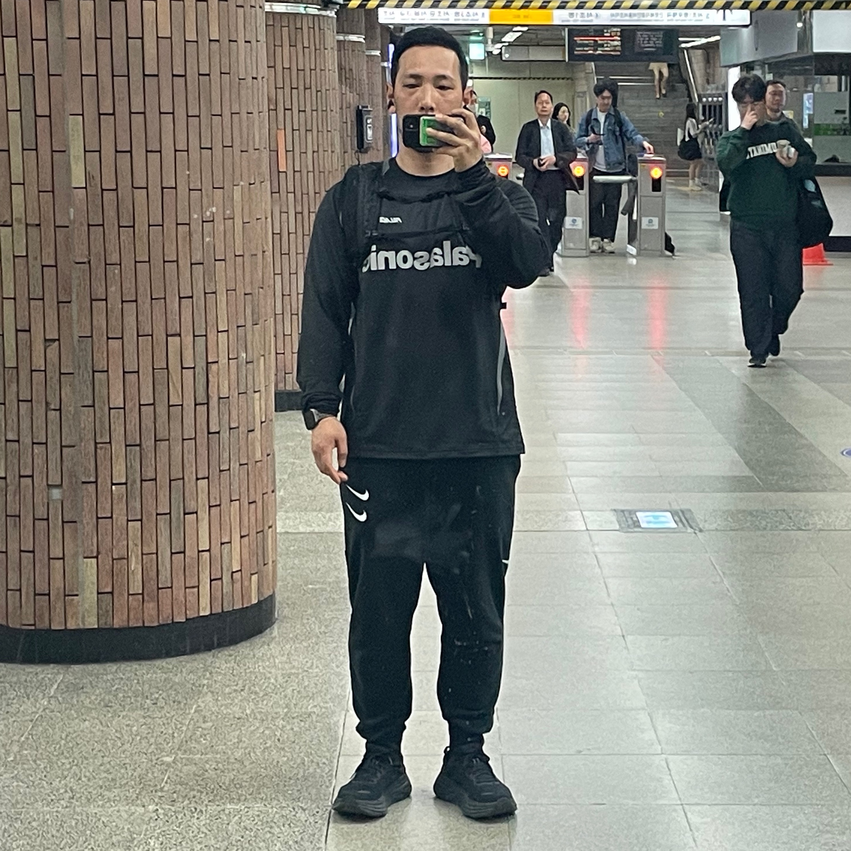 Palace Trail Runner Long Sleeve Black - 24SS, Hoka Bondi 8 Black - Wide 착용 스타일