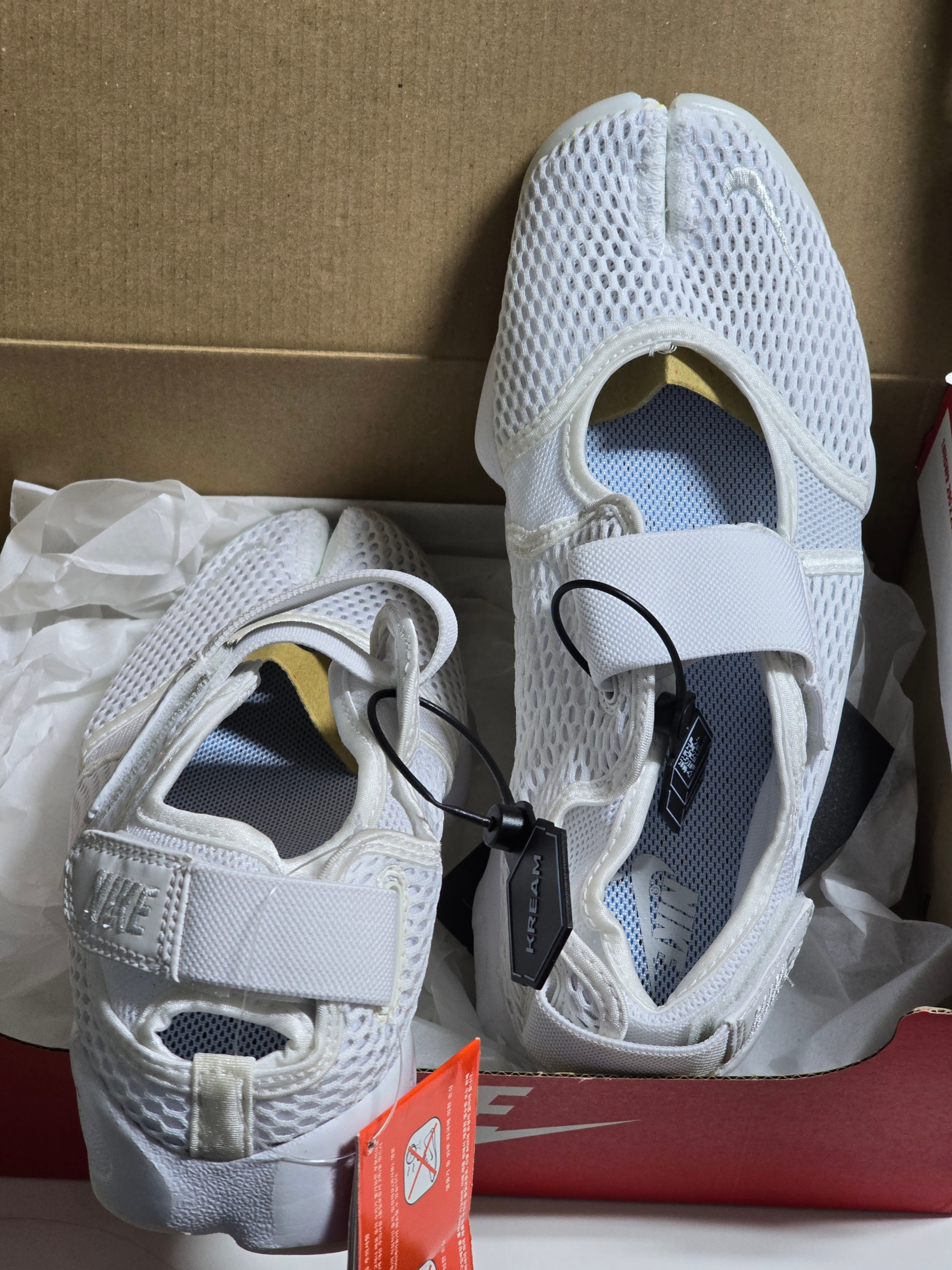 (W) Nike Air Rift Breathe White Pure Platinum, (W) Nike Aqua Rift White Cerulean 착용 스타일 - 2