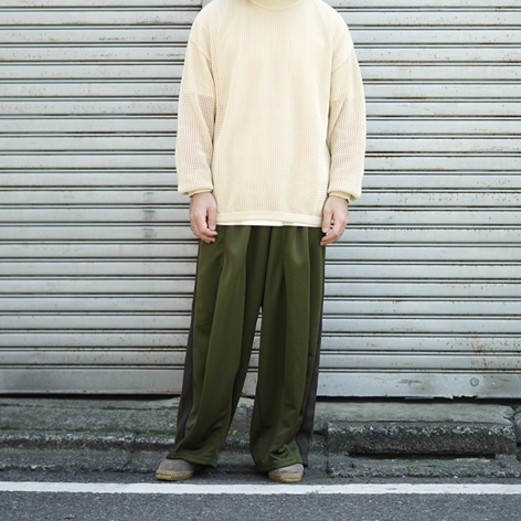 Needles H.D. Track Pants Poly Smooth Olive 착용 스타일