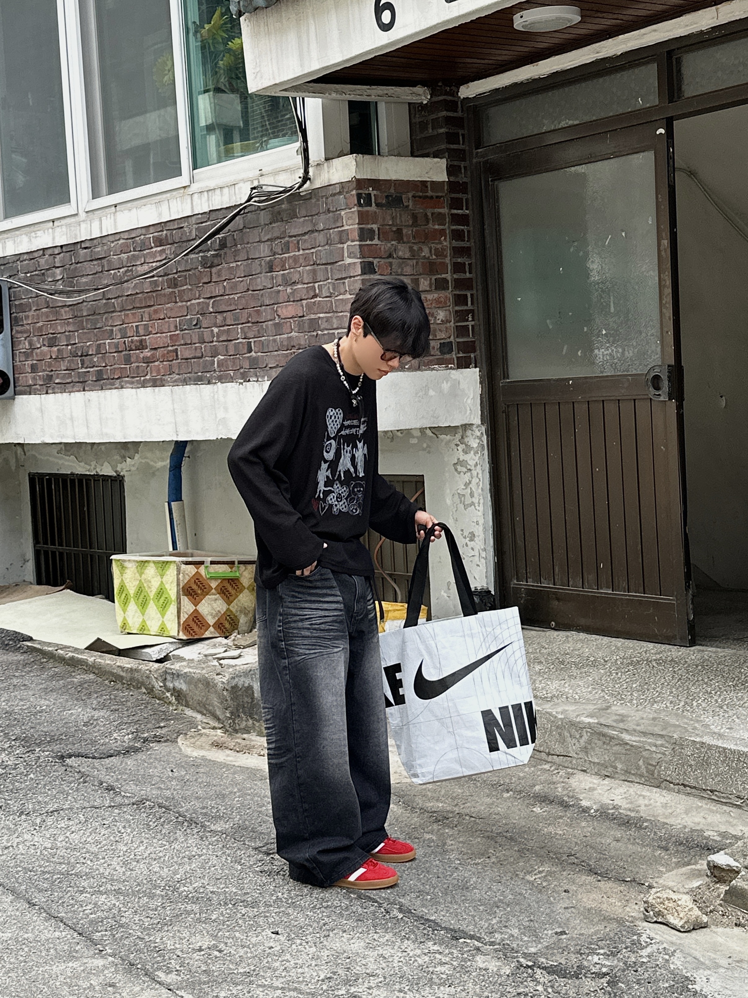 Adidas Gazelle Indoor Scarlet 착용 스타일 - 2