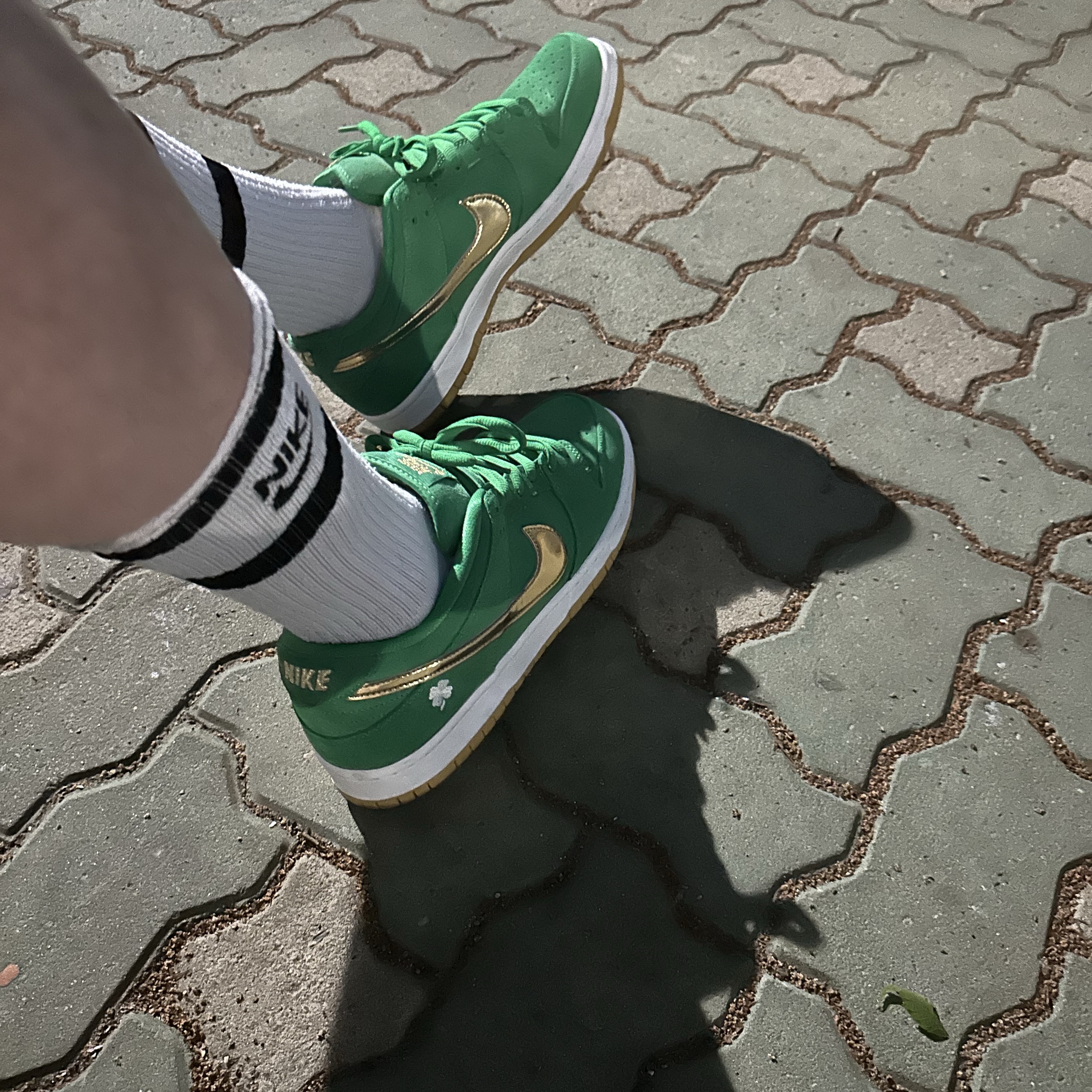 Nike SB Dunk Low Pro Shamrock 착용 스타일 - 3