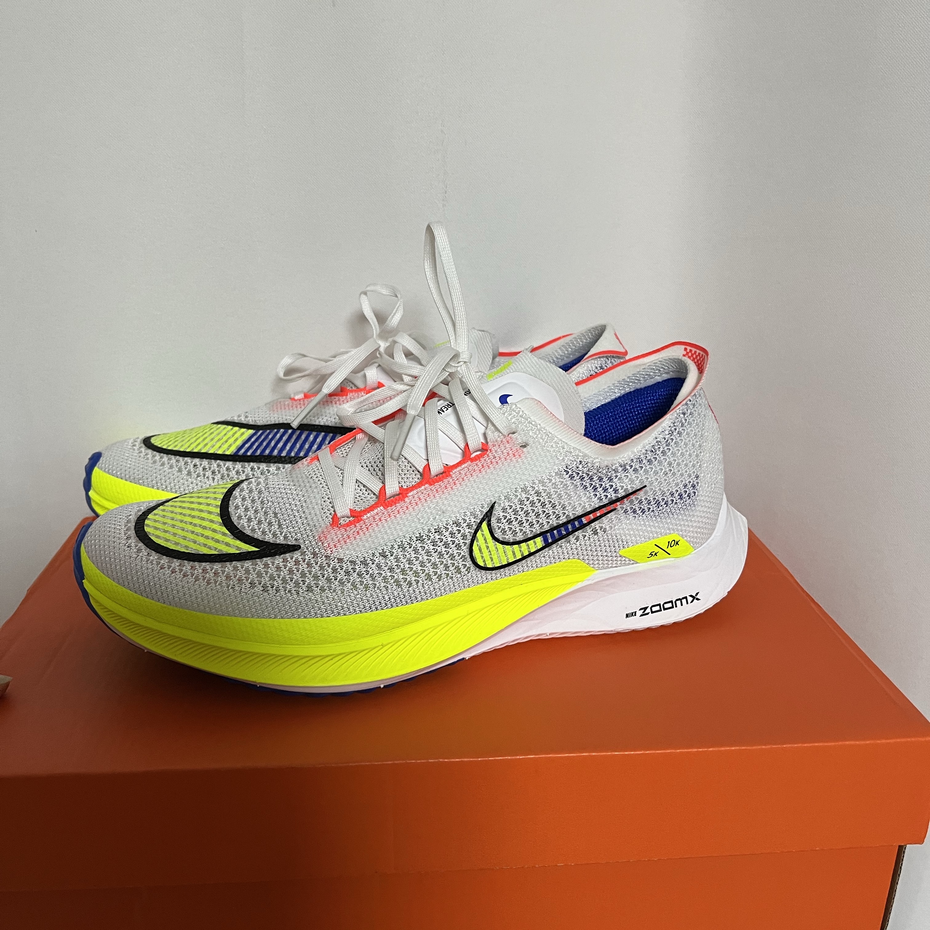 Nike ZoomX Streakfly White Volt 착용 스타일