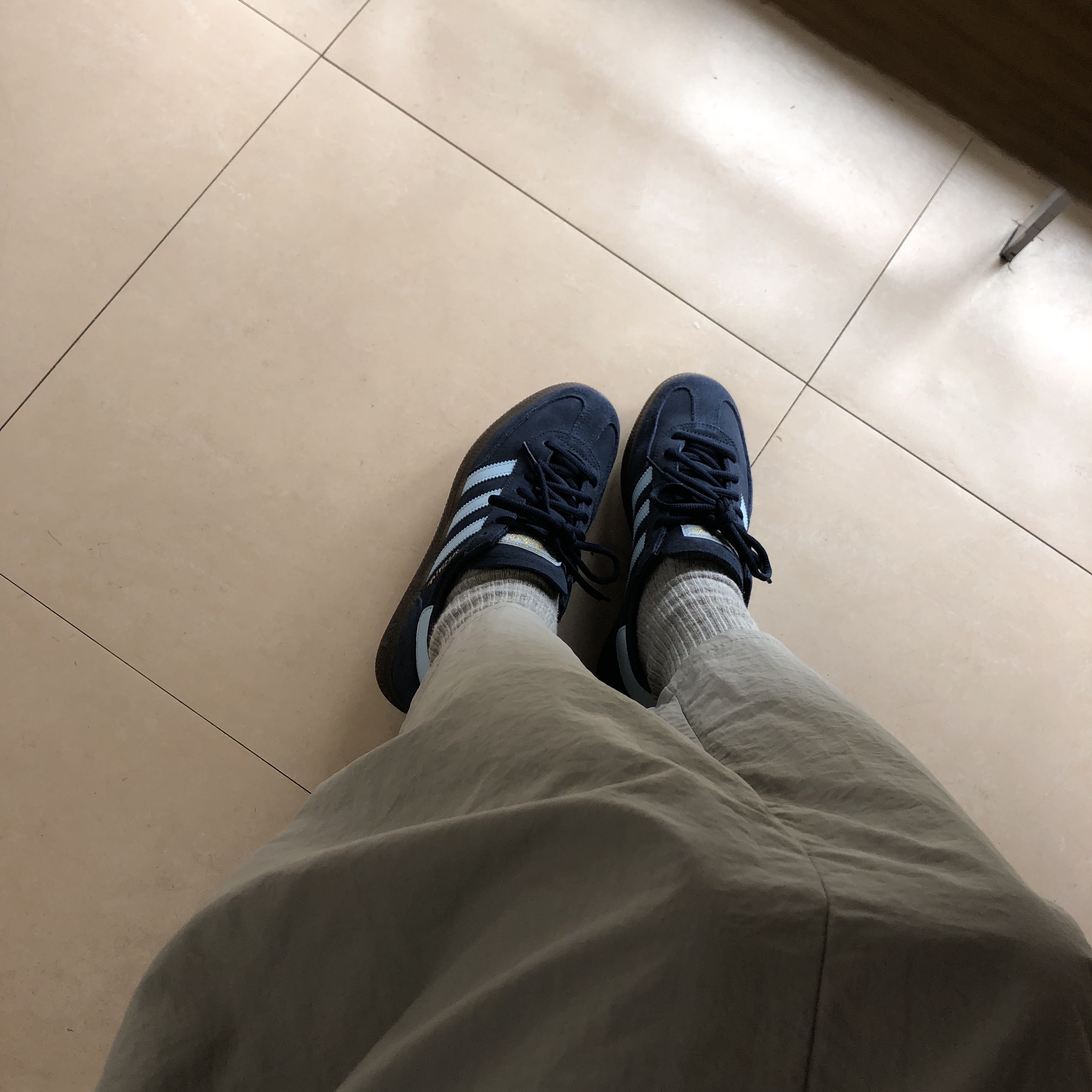 Adidas Spezial Handball Collegiate Navy 착용 스타일