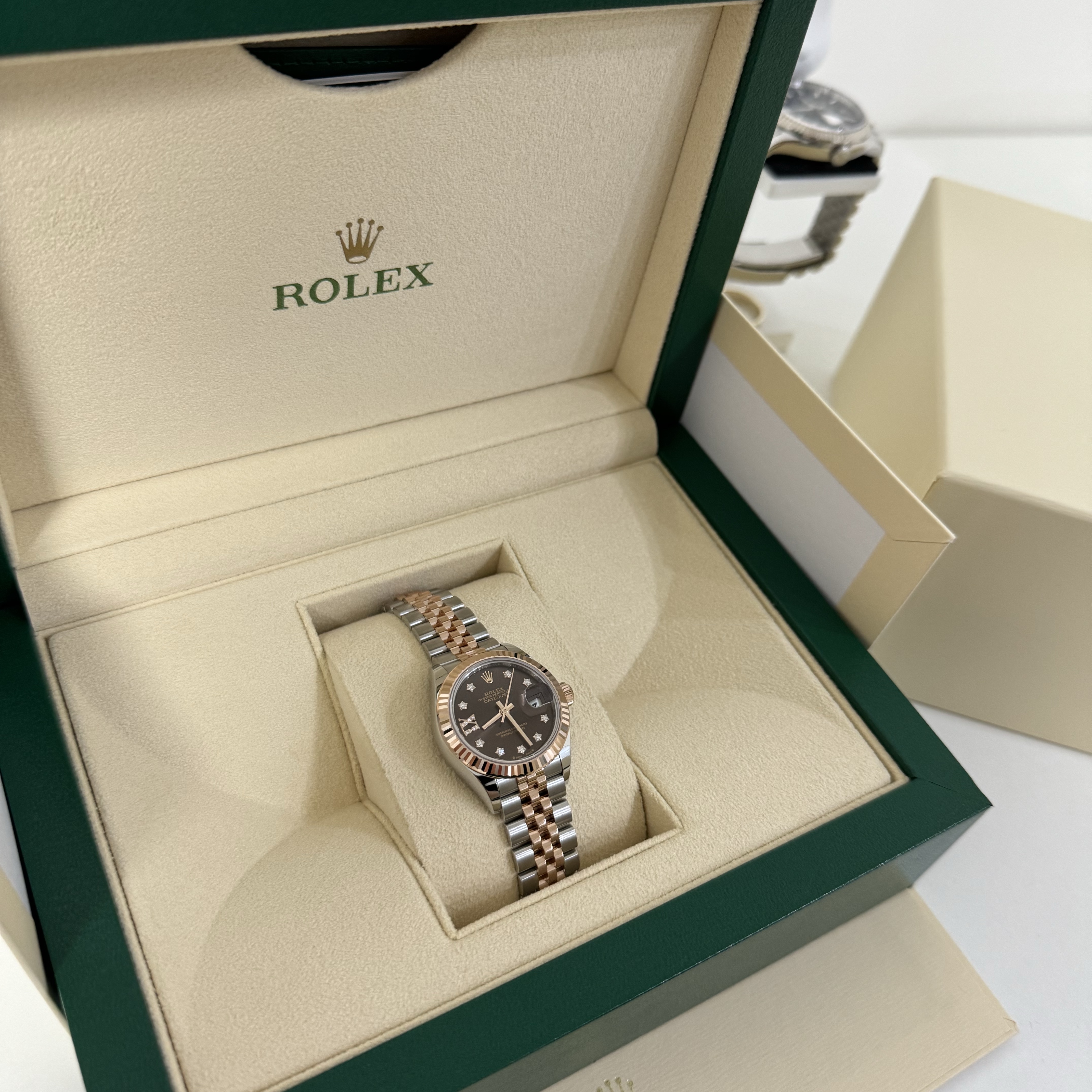 Rolex Lady-Datejust 28mm 279171 Chocolate Roman Diamond-Set Jubilee 착용 스타일