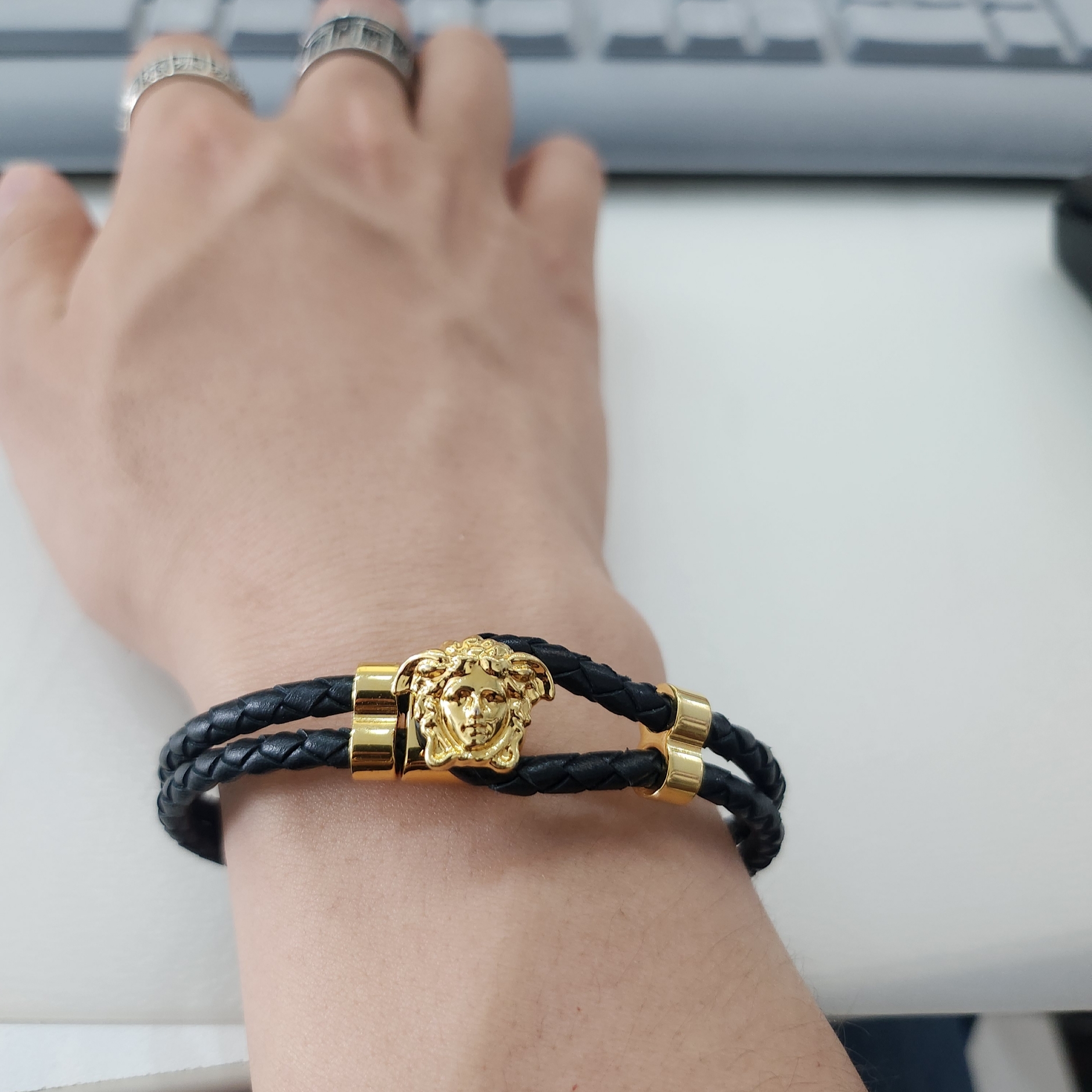 Versace Medusa Braided Leather Bracelet Gold 착용 스타일