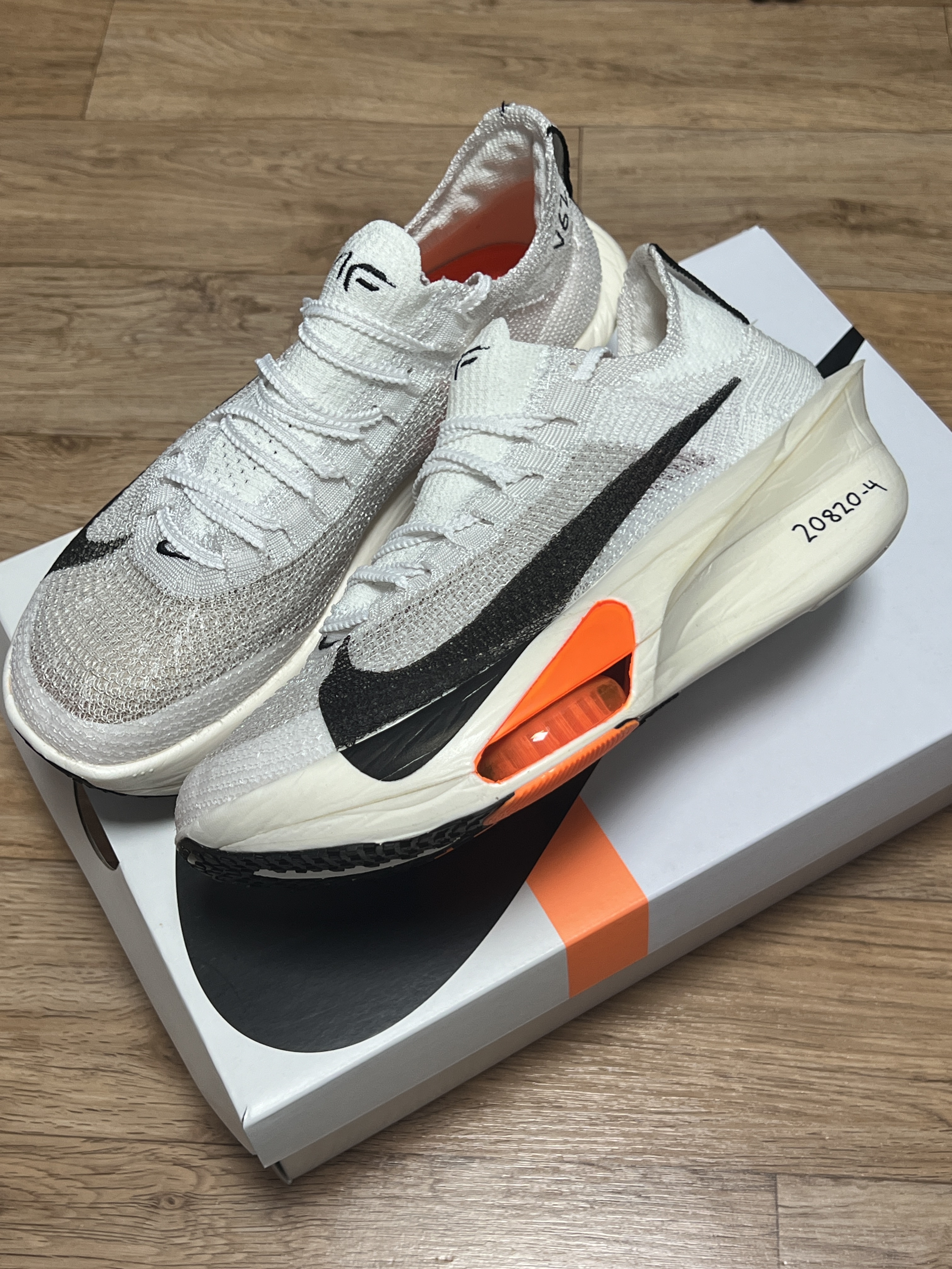 Nike Air Zoom Alphafly Next% 3 Proto White Total Orange 착용 스타일 - 3