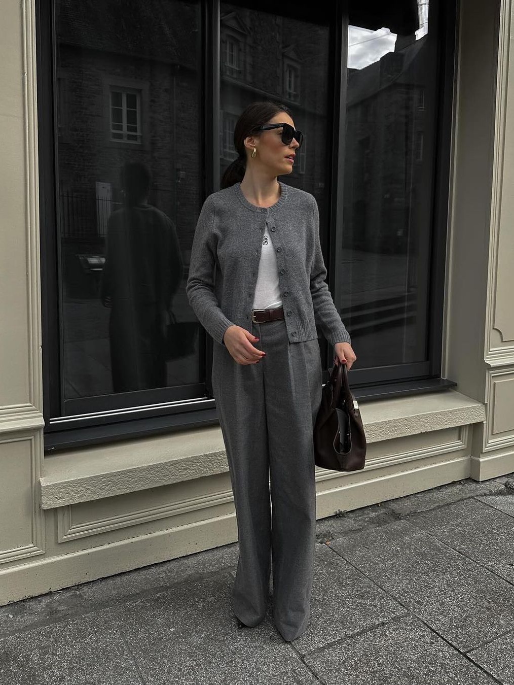 (W) COS Cocooning Wool V-Neck Cardigan Light Blue, Margarin Fingers Heart Button Cable Cardigan Ivory 착용 스타일 - 3