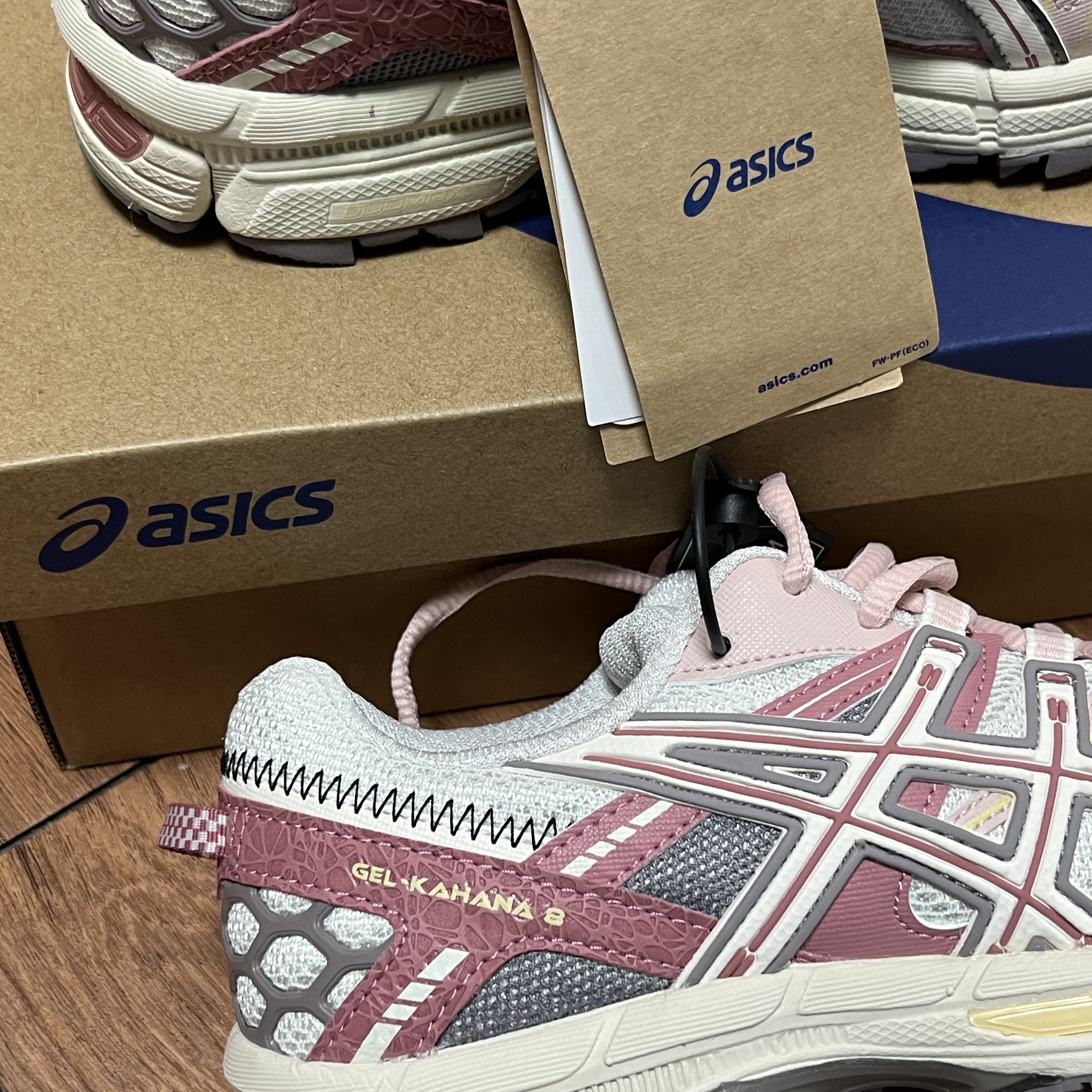 (W) Asics Gel-Kahana 8 White Pink 착용 스타일 - 2