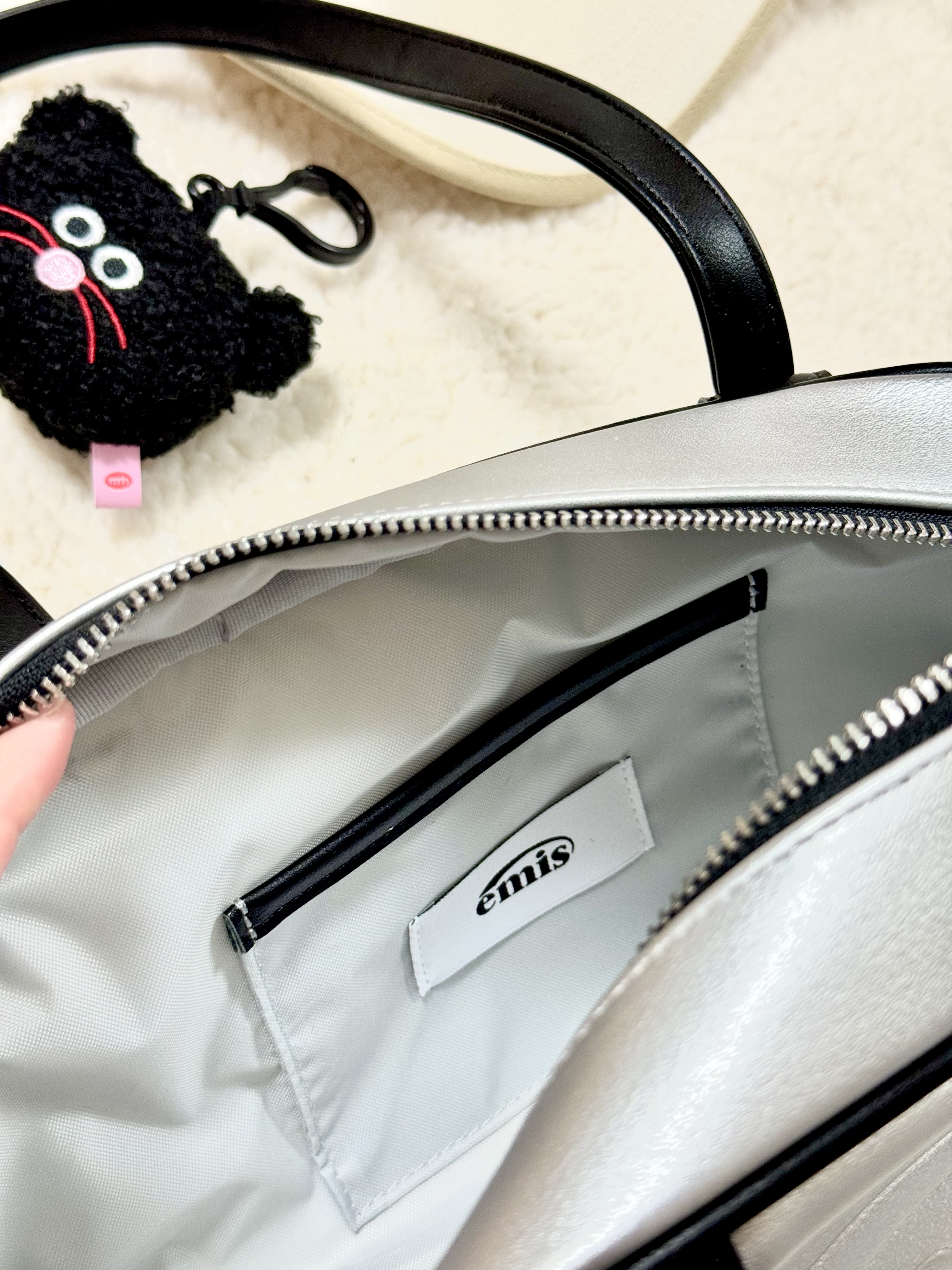 Emis Wide Vintage Tote Bag Silver, Emis Beige Trimming Ball Cap Cream 착용 스타일 - 7