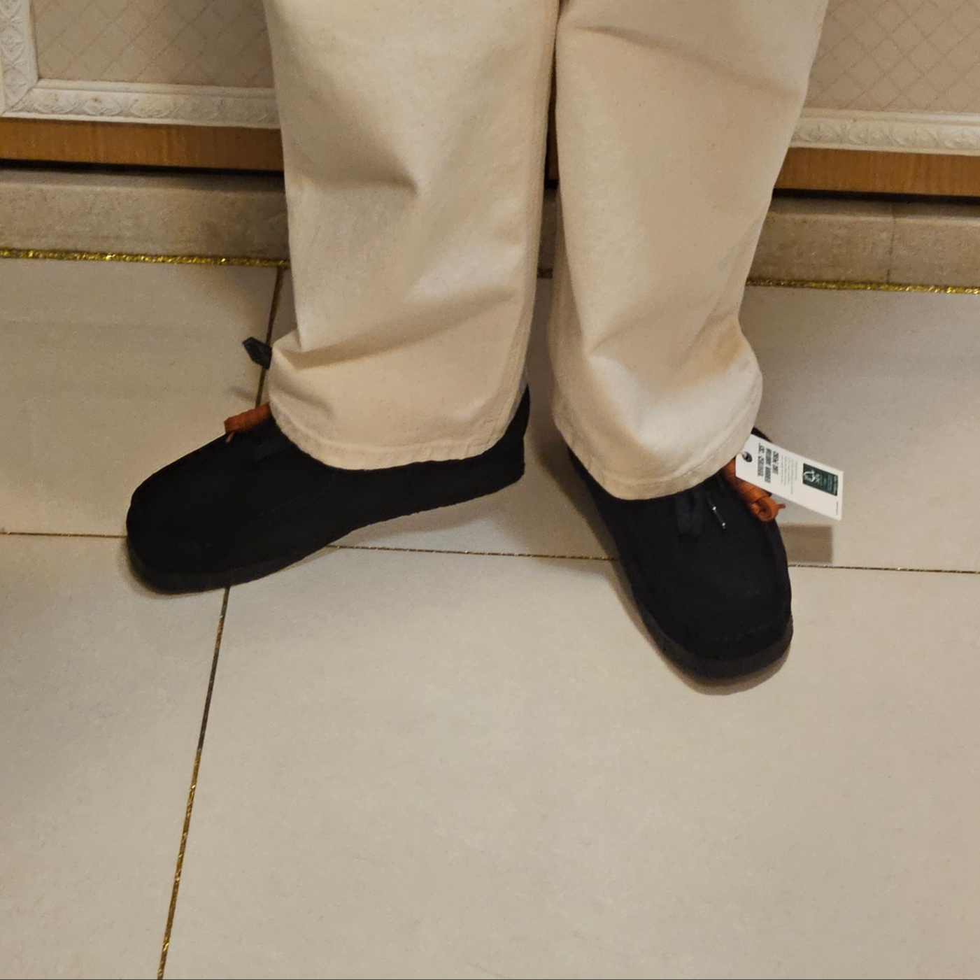 Clarks Wallabee Black Suede 착용 스타일 - 2