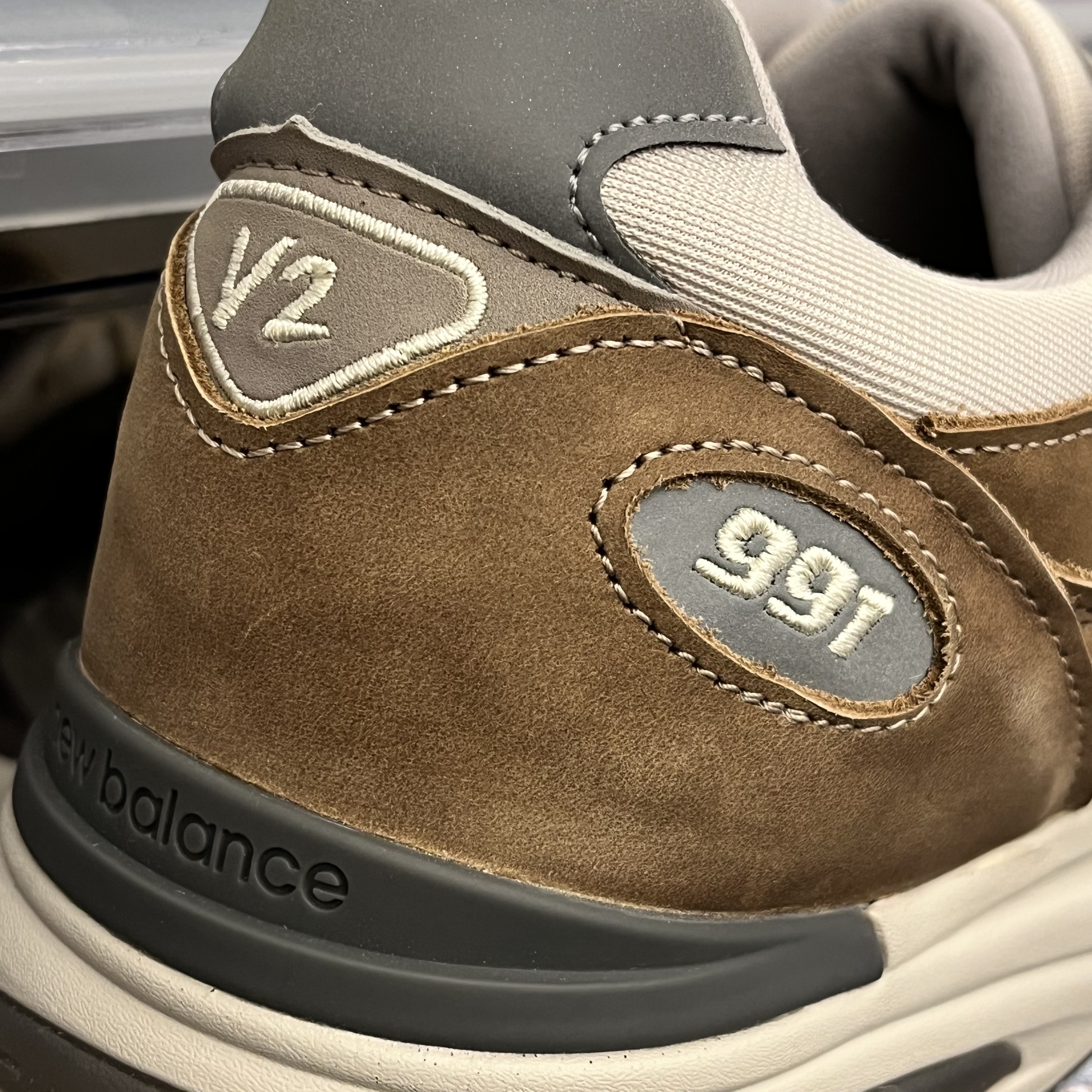 New Balance 991v2 Made in UK Coco Mocca 착용 스타일 - 1