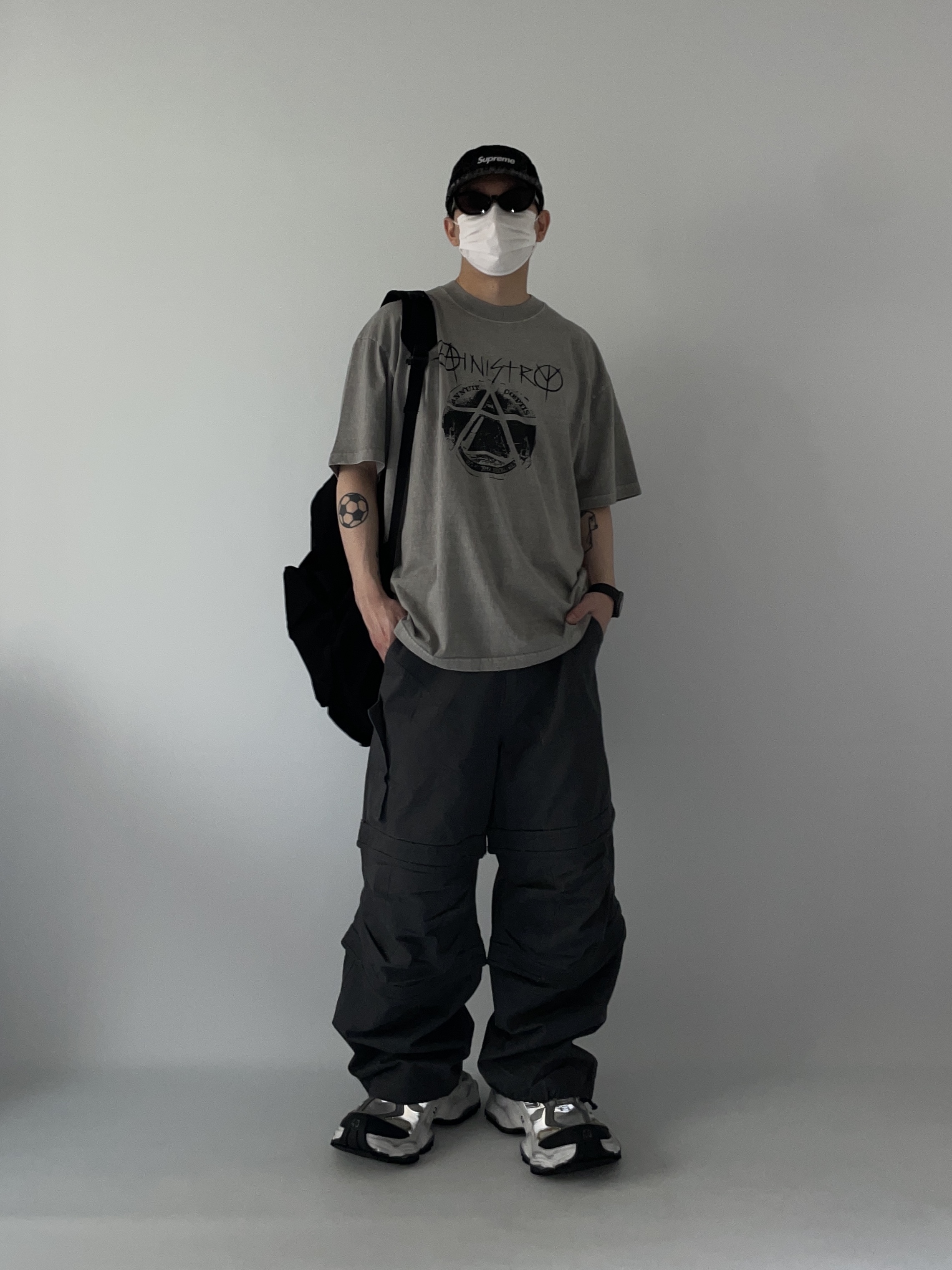 Balenciaga Cargo Sneakers White Grey, Supreme Leopard Velvet Camp Cap Black - 24SS 착용 스타일 - 1