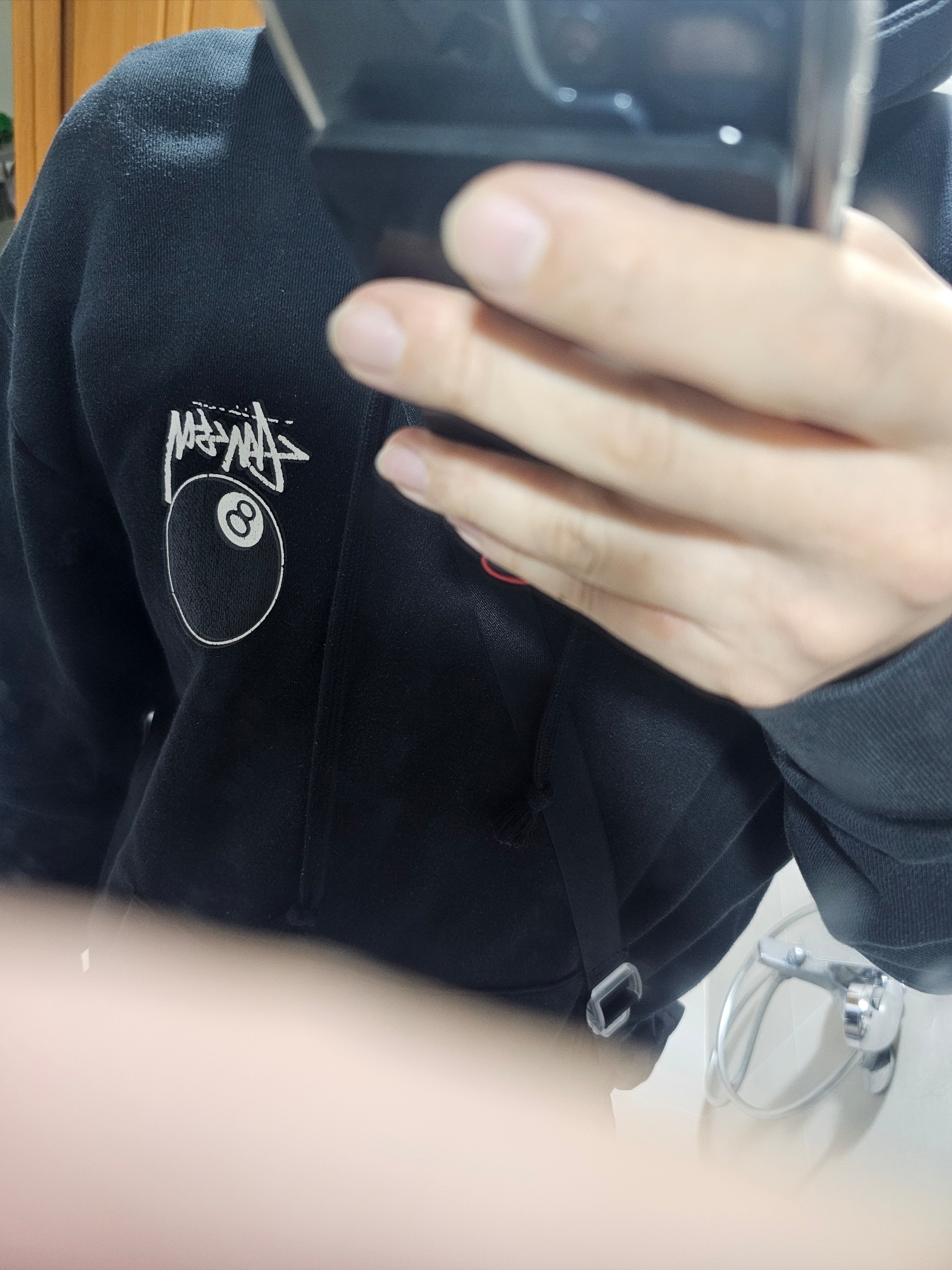 Stussy 8 Ball Keychain Black, Stussy Fuzzy Dice Keychain Teal 착용 스타일 - 2