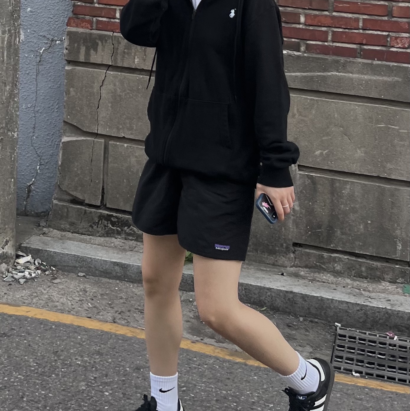 Adidas Samba OG Black White Gum, Patagonia Baggies Shorts 5 Inch Black 착용 스타일