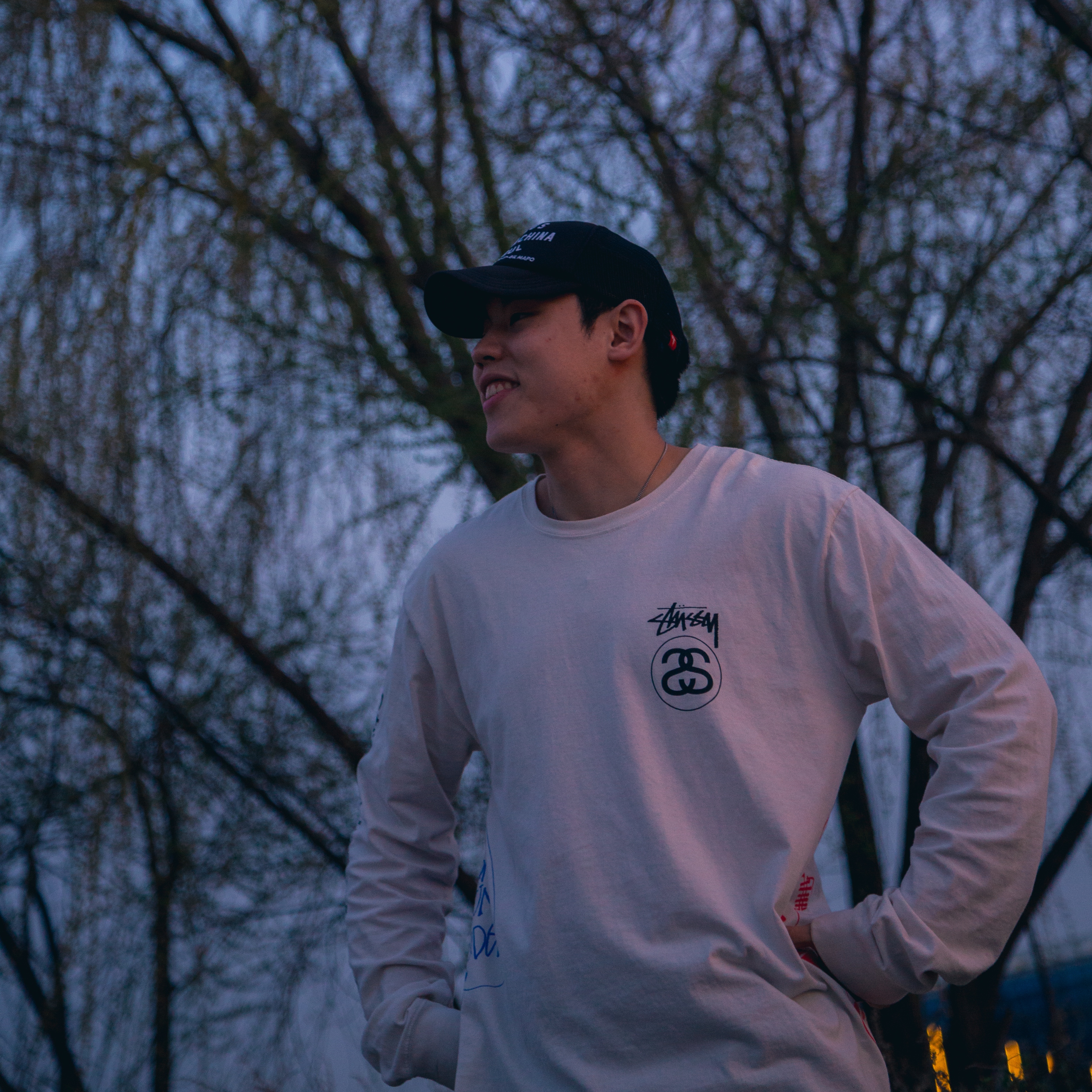 Stussy Test Strike Pigment Dyed LS T-Shirt Natural, Deus Ex Machina Tokyo Asakusa Address Trucker Cap Black 착용 스타일 - 1