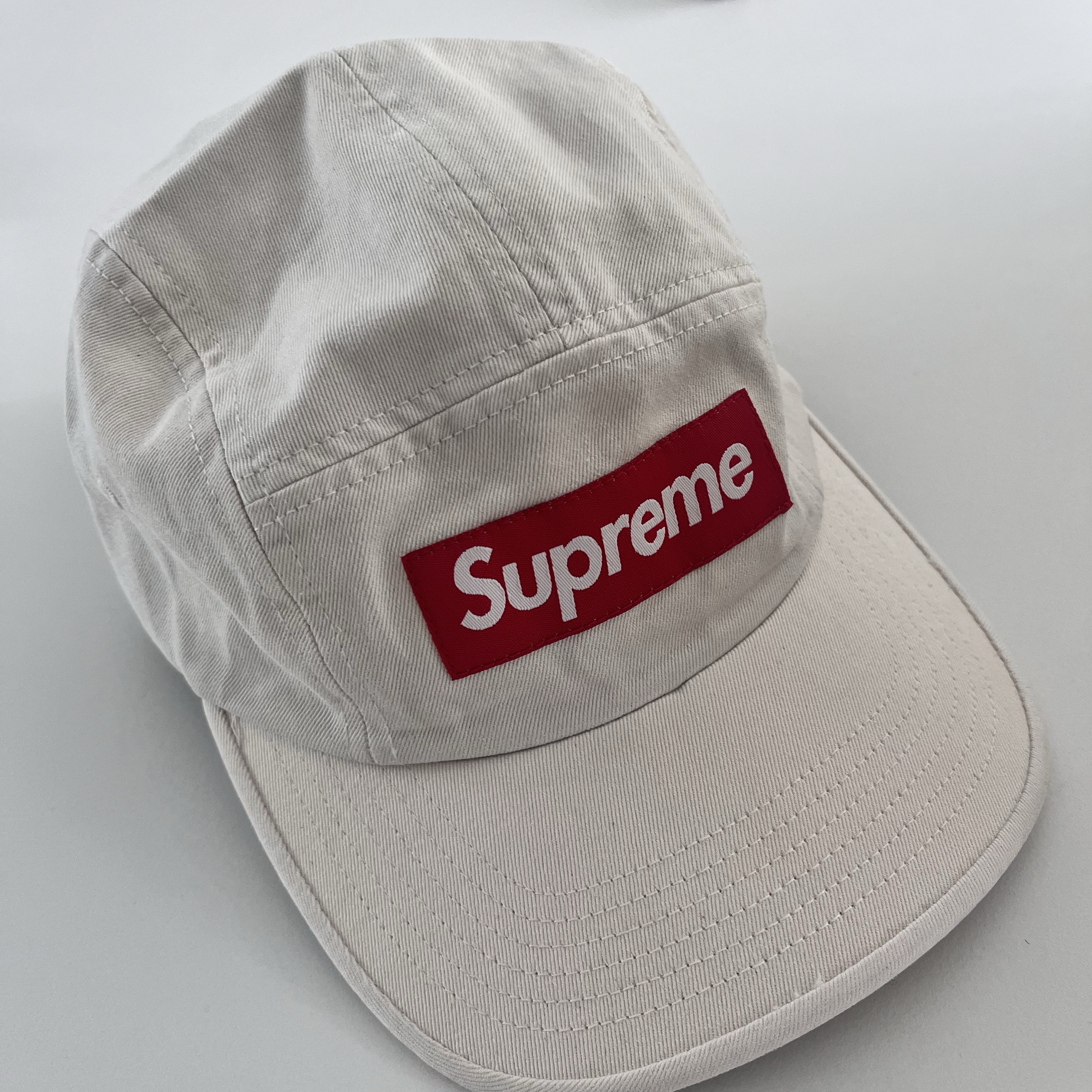 Supreme Washed Chino Twill Camp Cap Natural - 24SS 착용 스타일 - 1