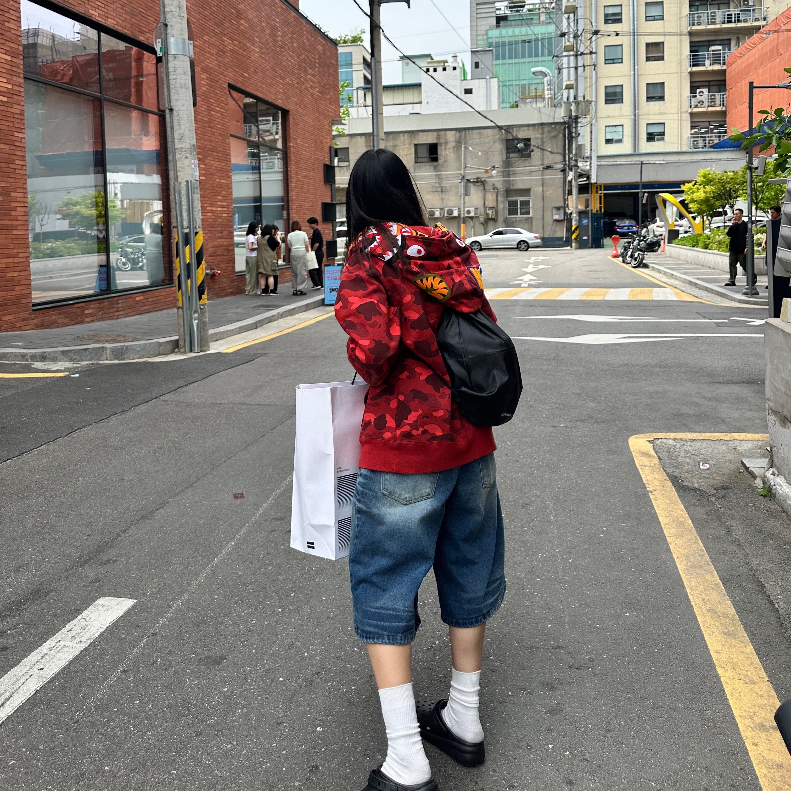 BAPE Color Camo Double Shark Full Zip Hoodie Bright Red 착용 스타일 - 1