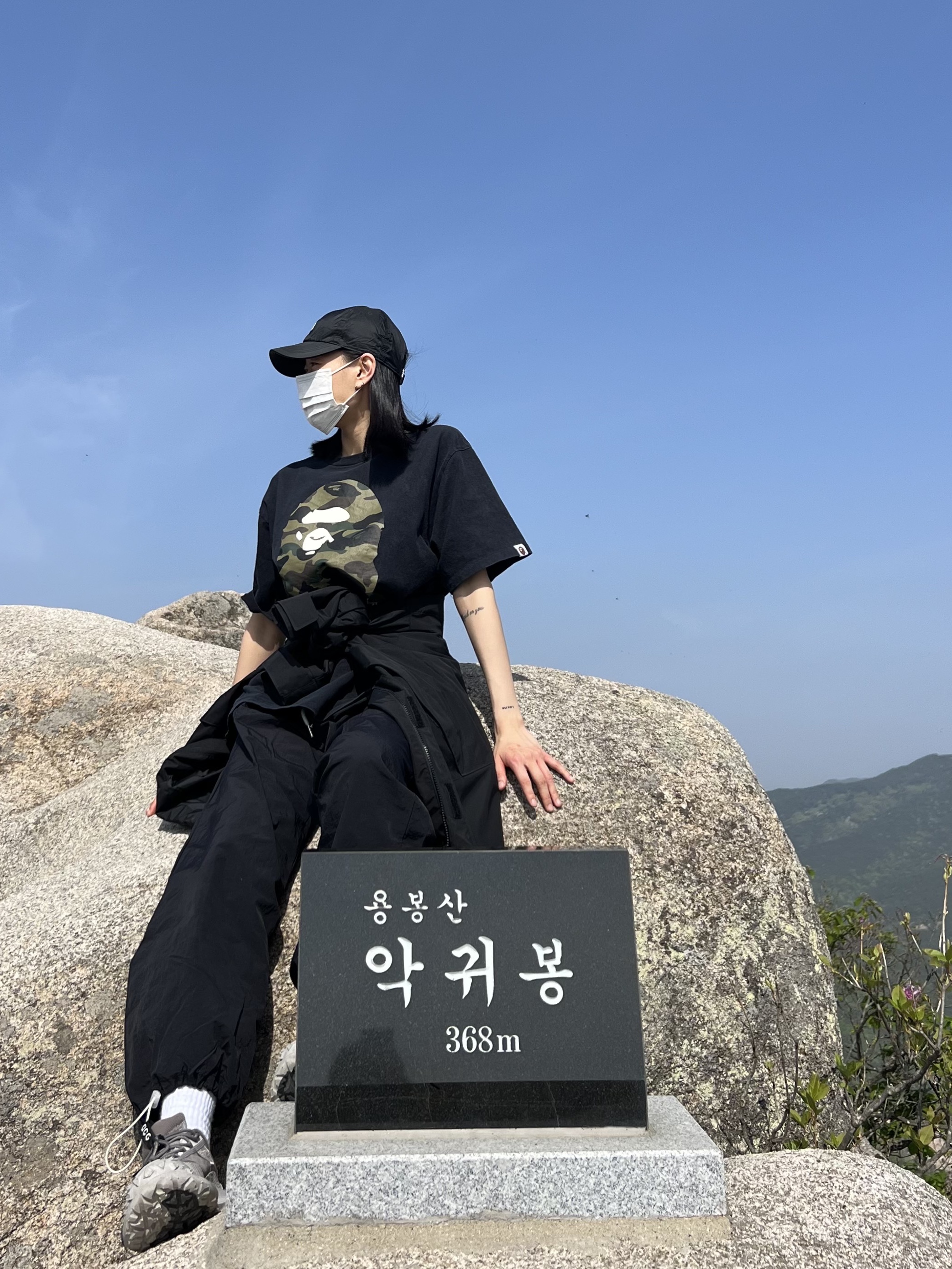 Nike ACG Trail Cap Black, BAPE ABC Camo By Bathing Ape T-Shirt Black Green 착용 스타일 - 2