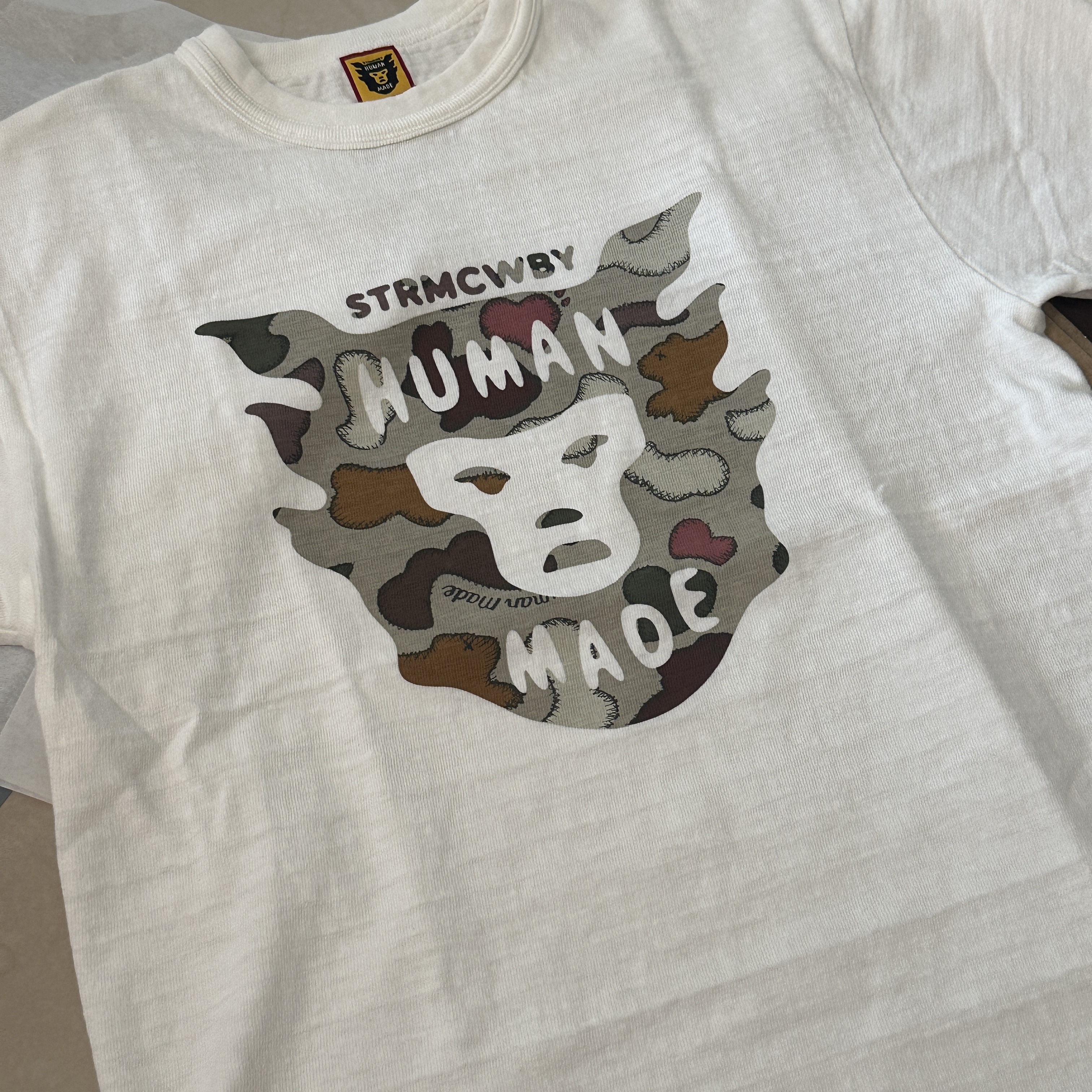 Human Made x Kaws Graphic T-Shirt #2 White 착용 스타일 - 2