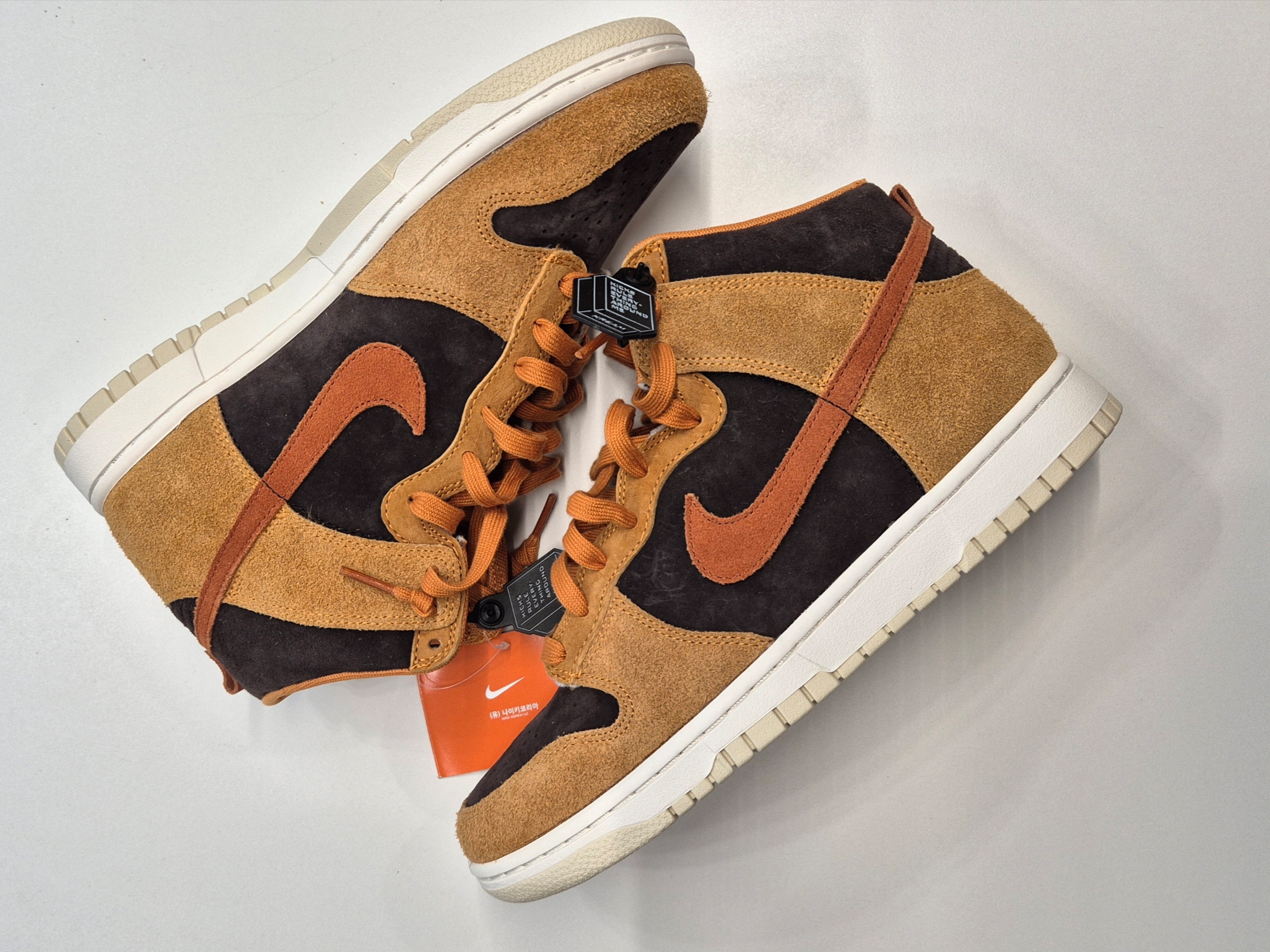 Nike Dunk High Retro PRM Dark Curry 착용 스타일