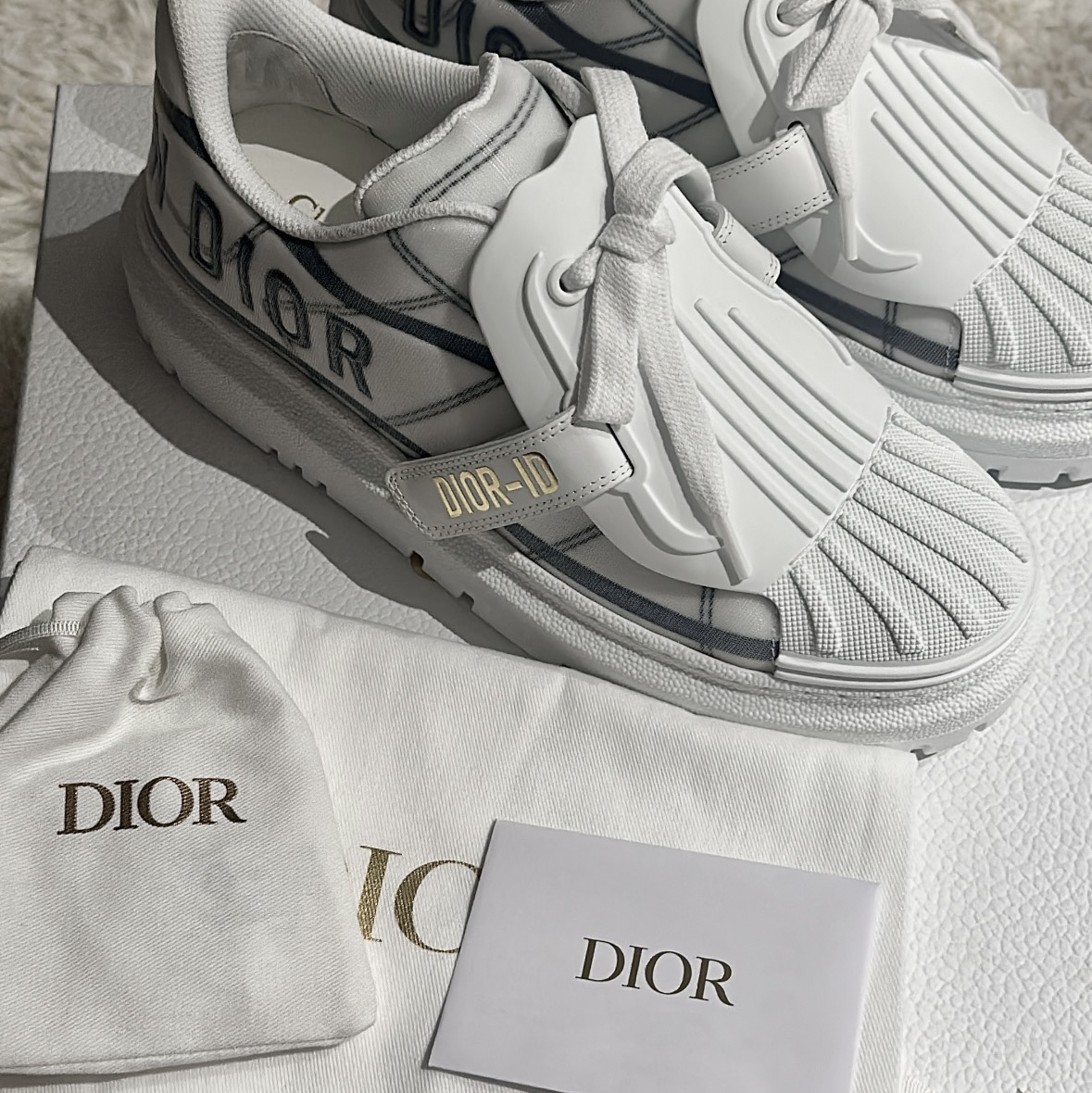 (W) Dior-ID White French Blue Technical Fabric Sneakers 착용 스타일