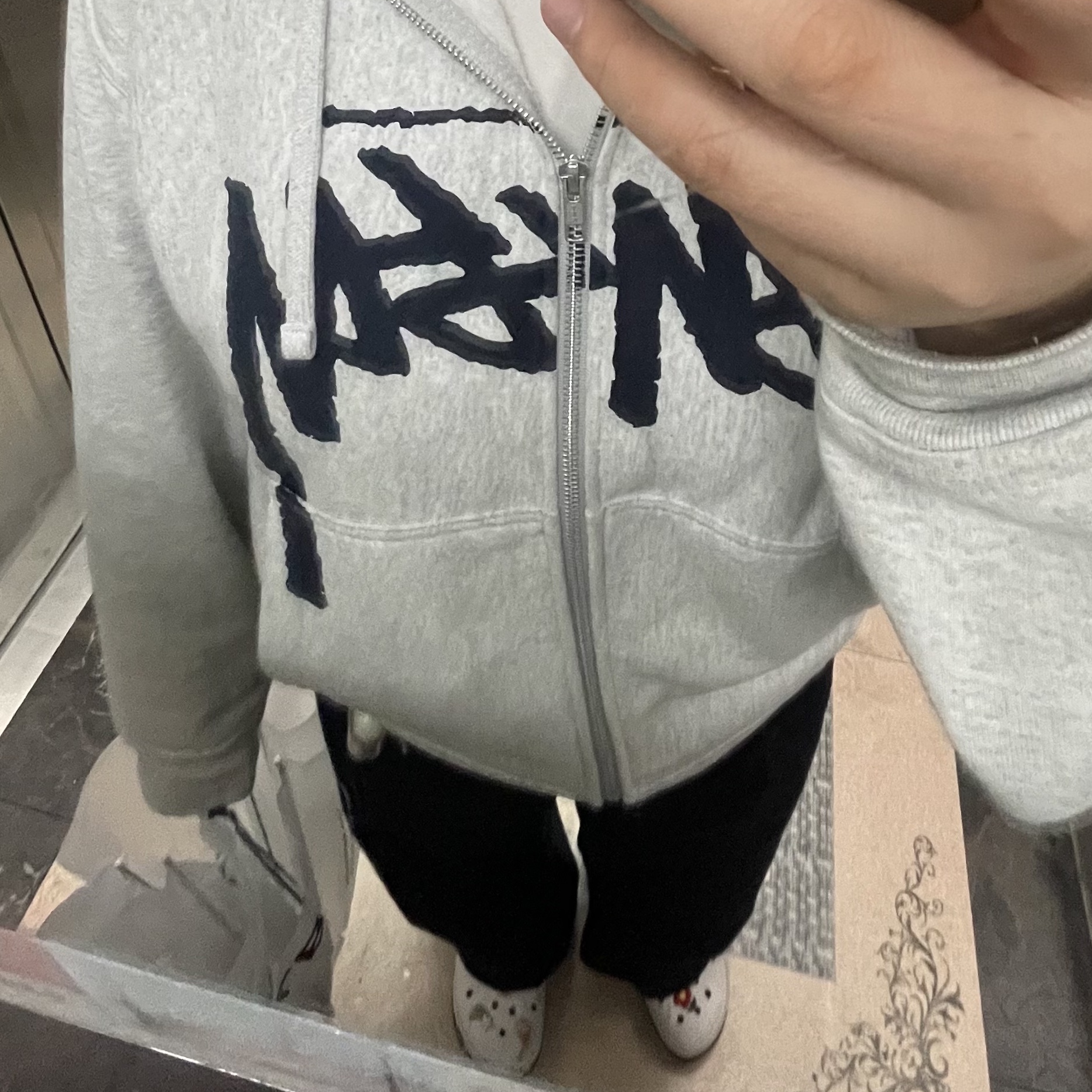 Stussy Stock Zip Hoodie Ash Heather 착용 스타일 - 2